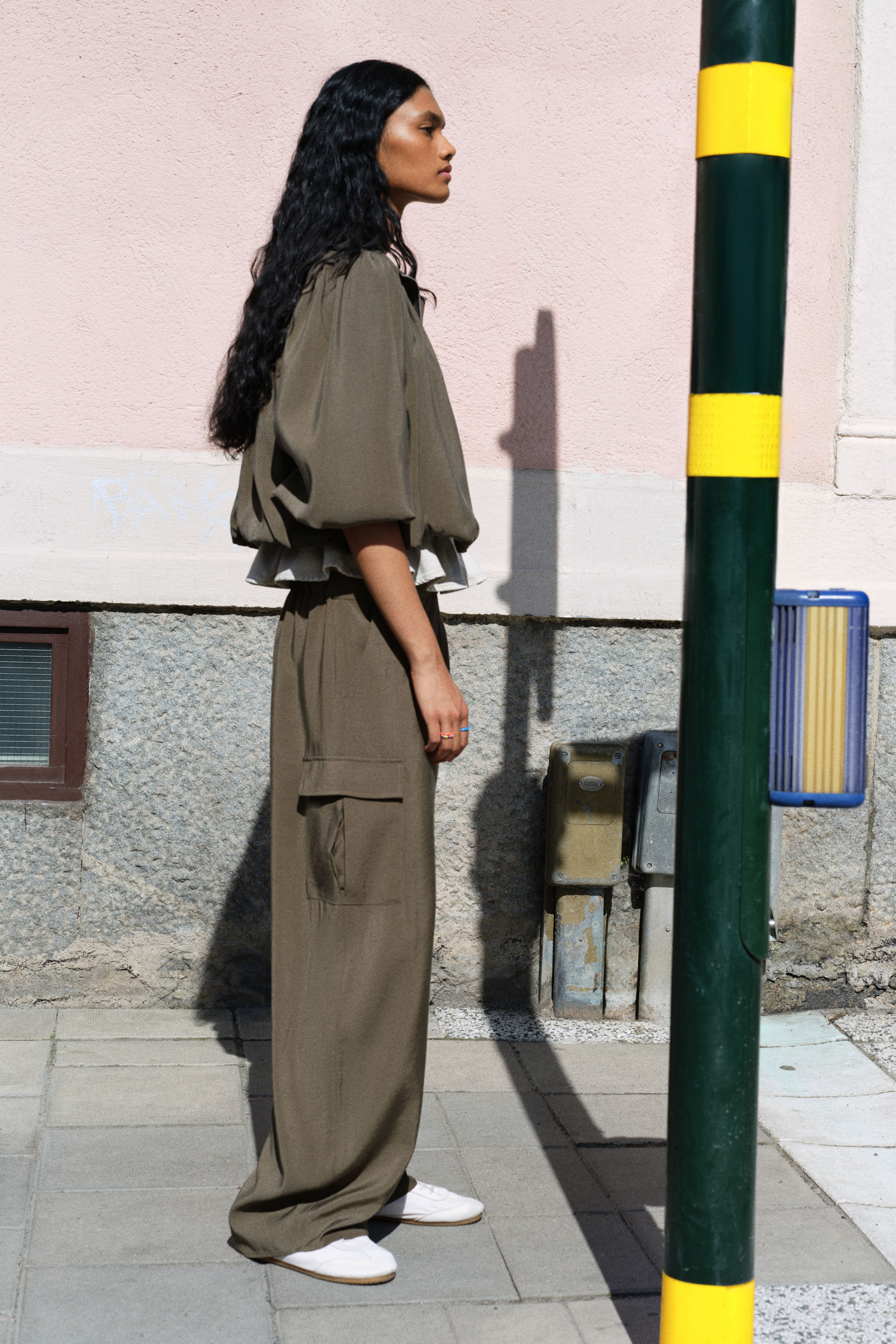 Barrel-Leg Cargo Pants