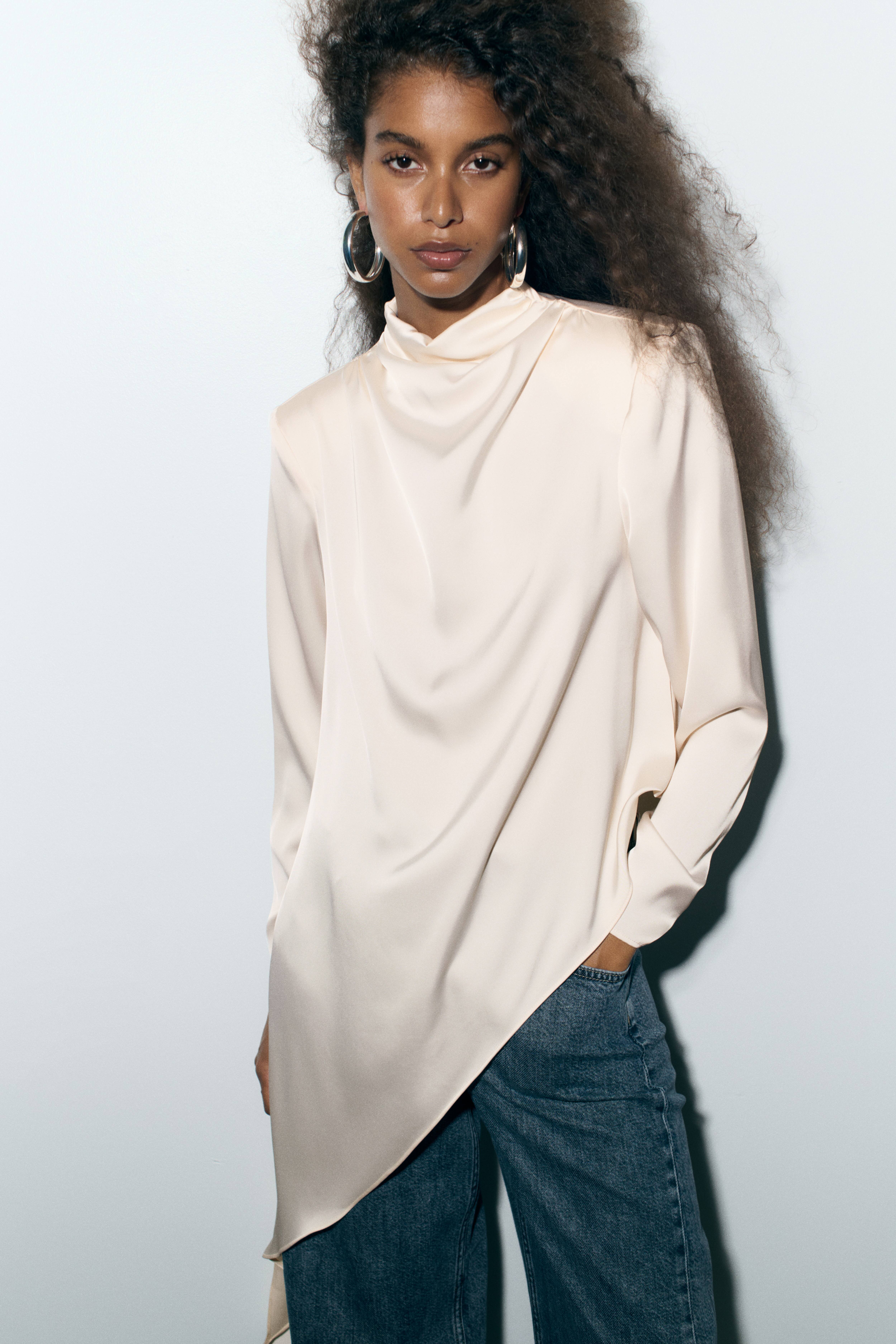 Blouse en satin avec détail à nouer