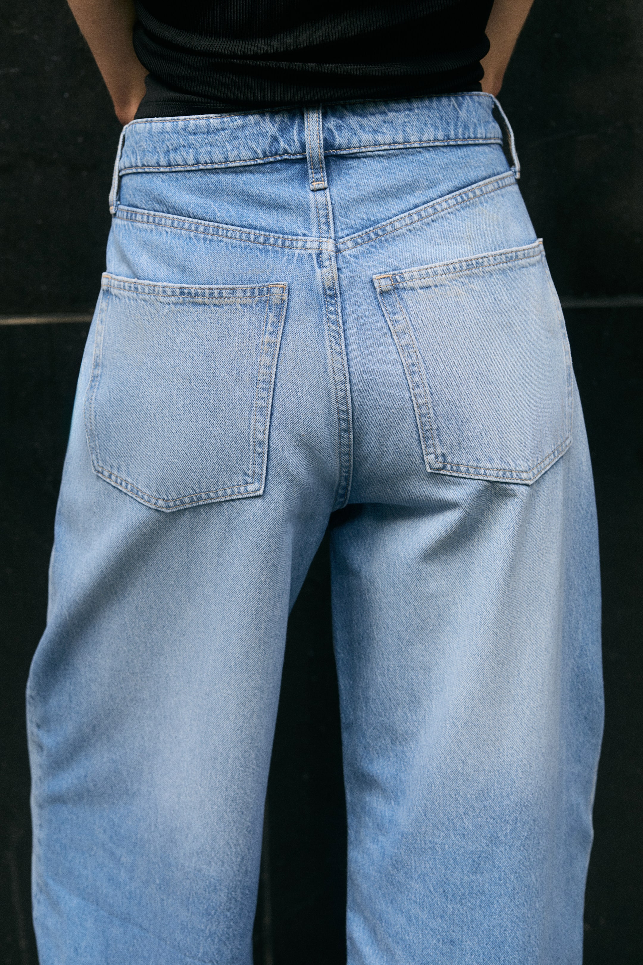 Barrel-Leg High-Waist Jeans