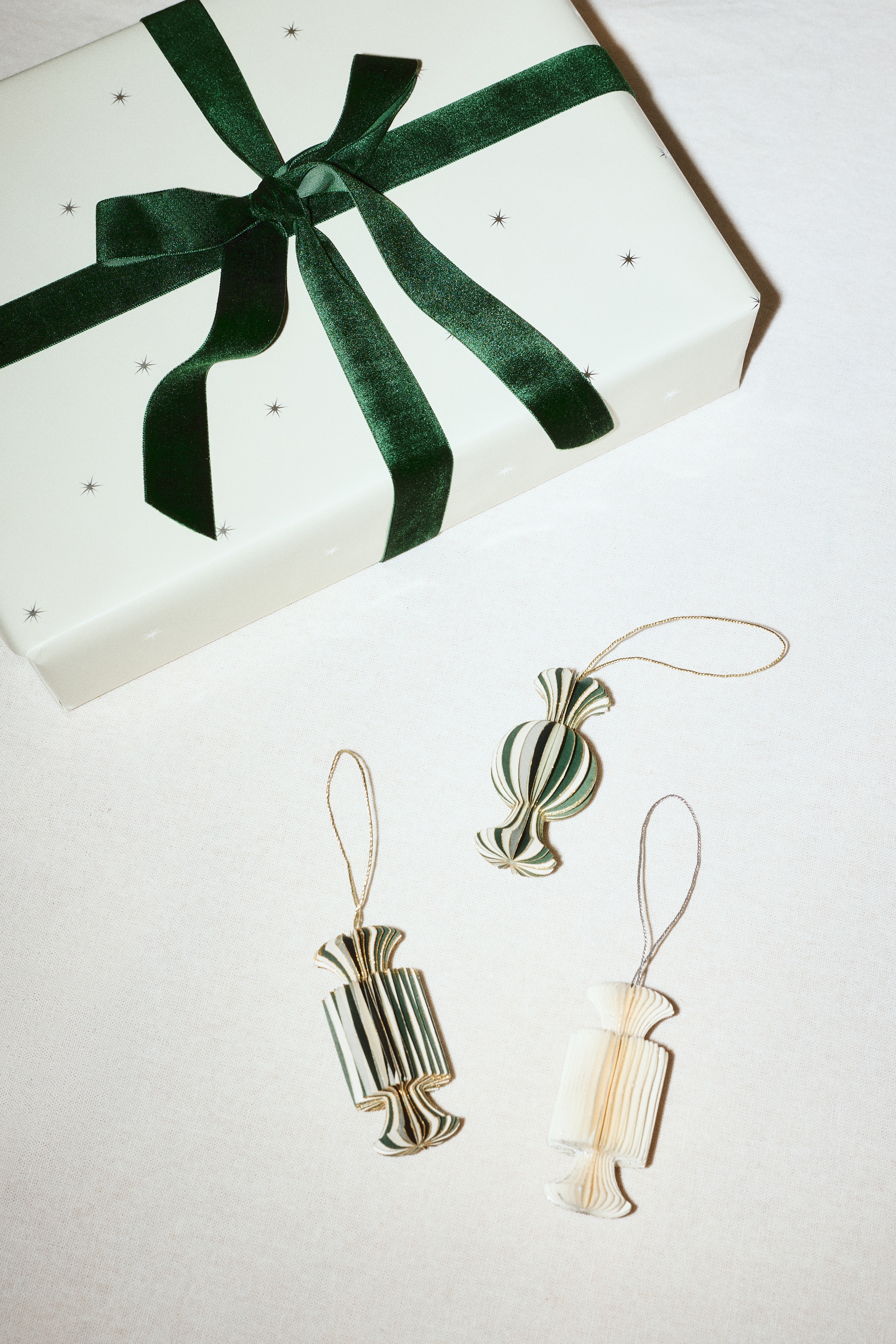 2-pack paper Christmas decorations