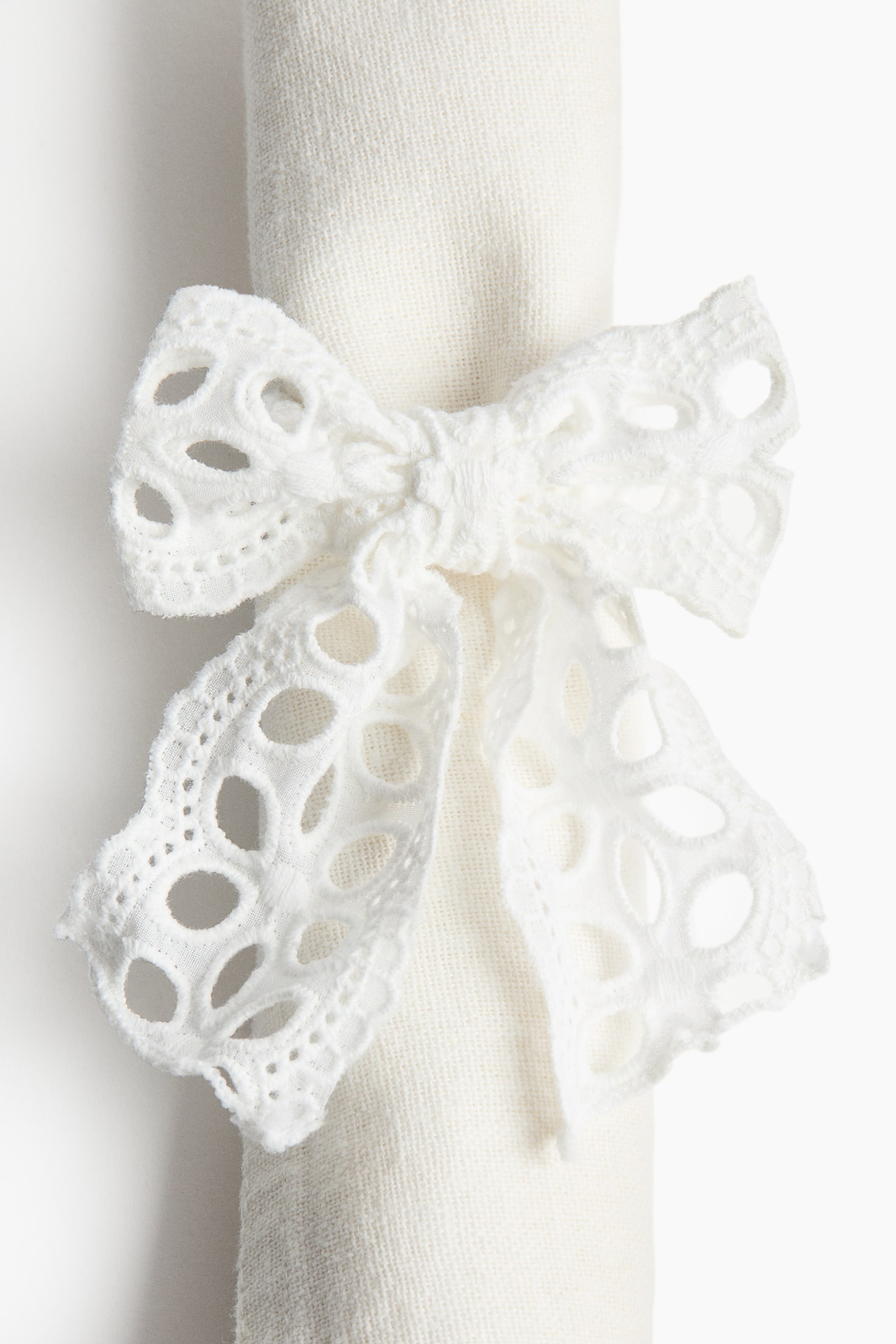 4-pack broderie anglaise napkin rings - לבן - 2