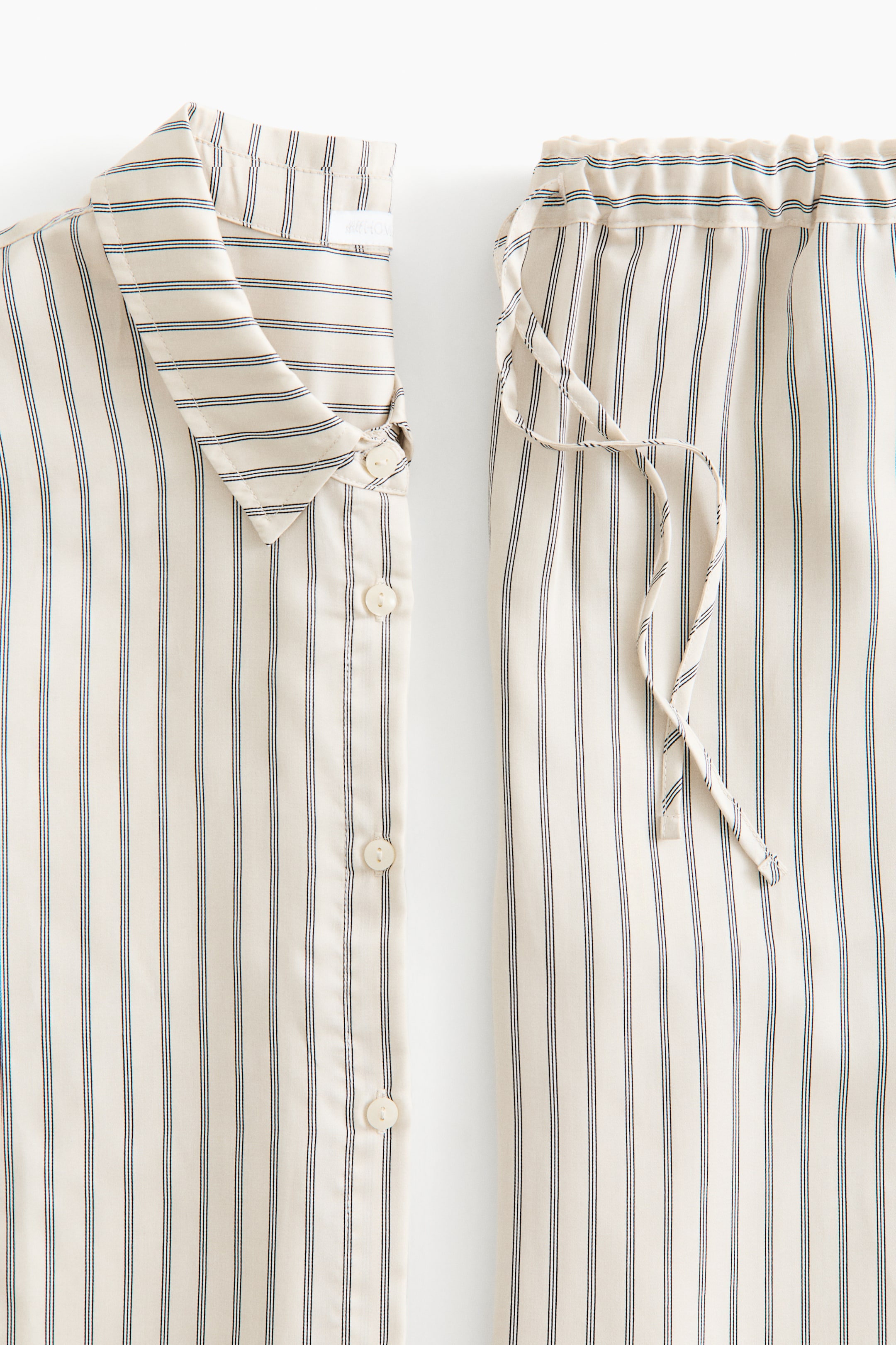 Pyjama en satin à motif