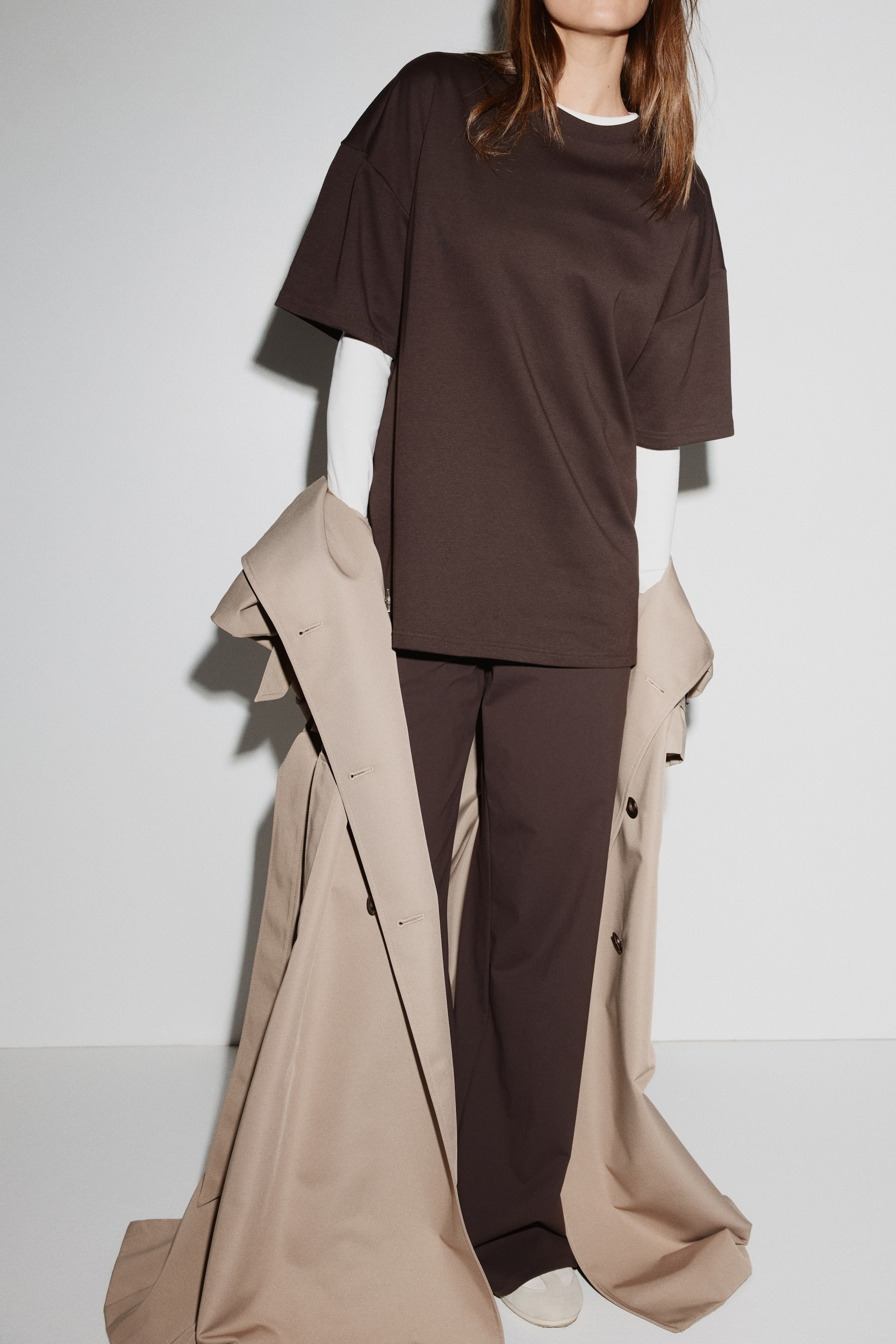 Ingrandisci l'immagine: T-shirt traspirante Oversize Fit - Marrone scuro - DONNA | H&M CH 2