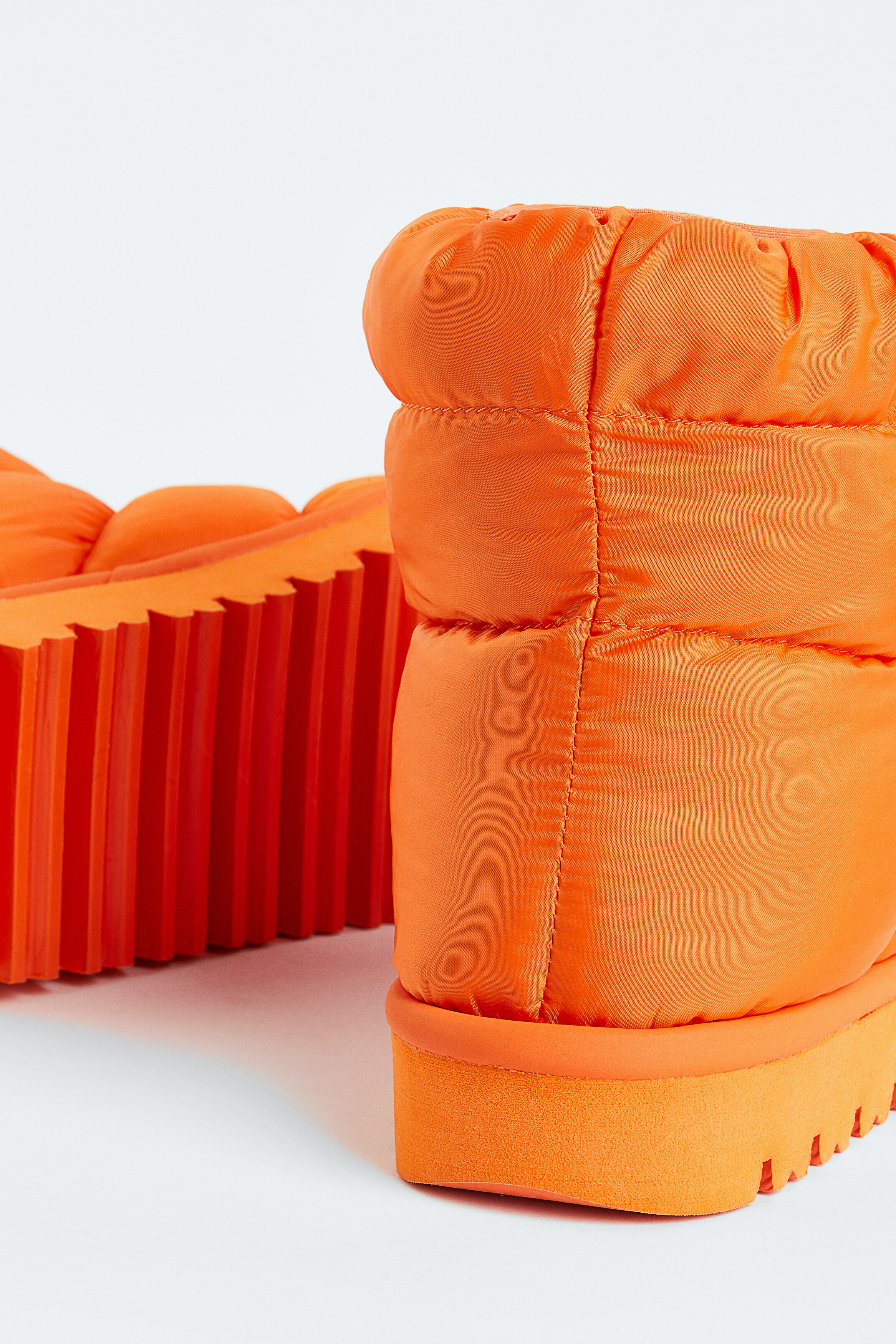 h&m orange boots