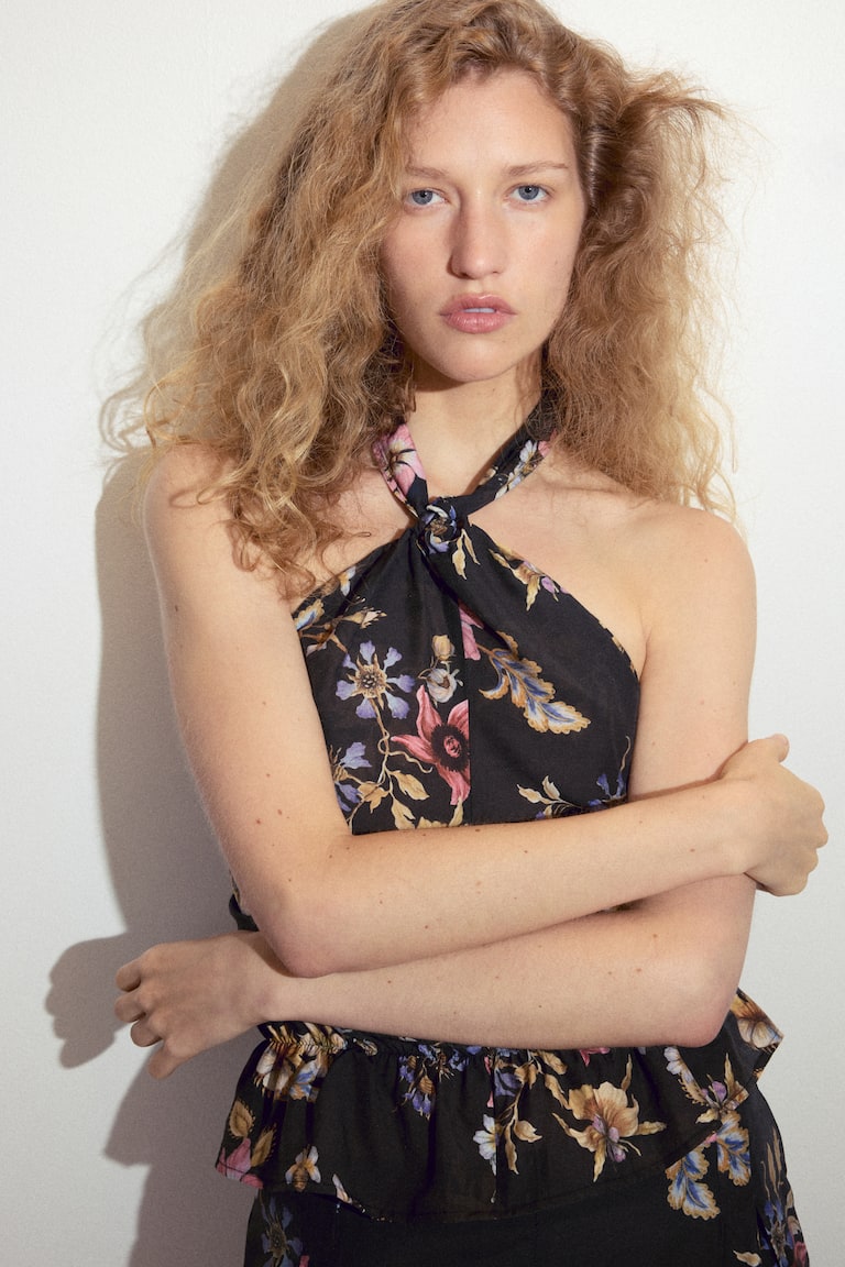 Top s halter-izrezom od mešavine viskoze