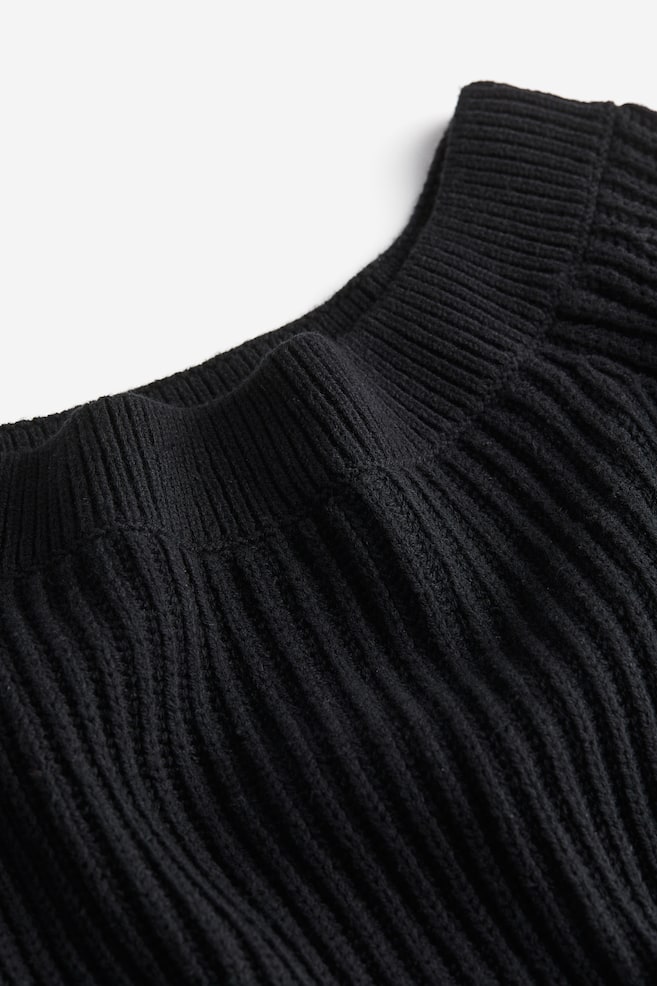 Sweter w prążki z odkrytymi ramionami - Czarny/Jasnobeżowy - 4