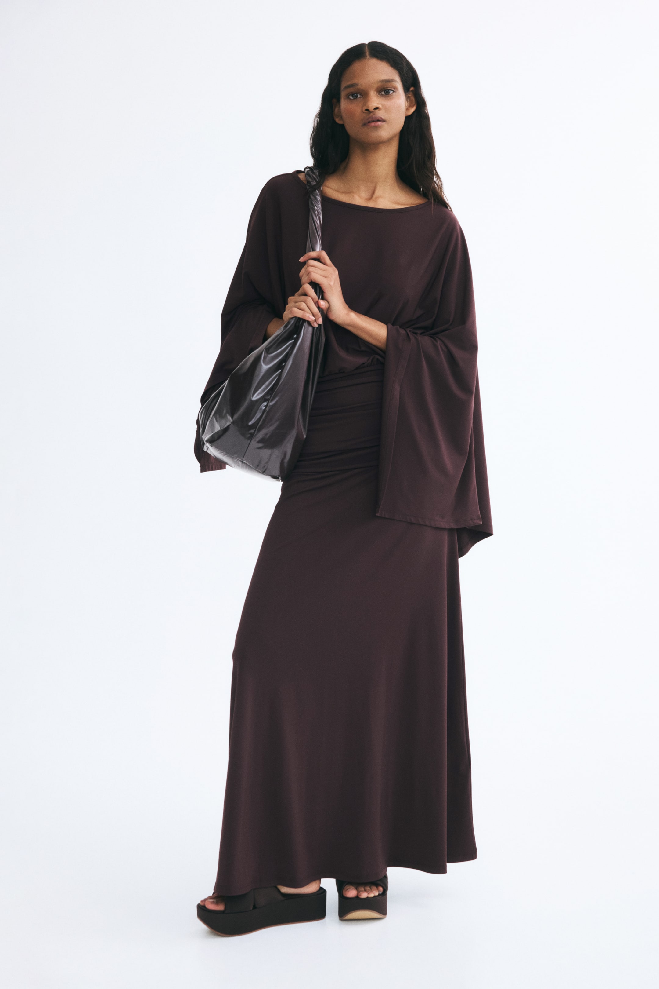 Agrandir l'image: Robe à effet drapé avec manches chauve-souris - Marron foncé - FEMME | H&M BE 1