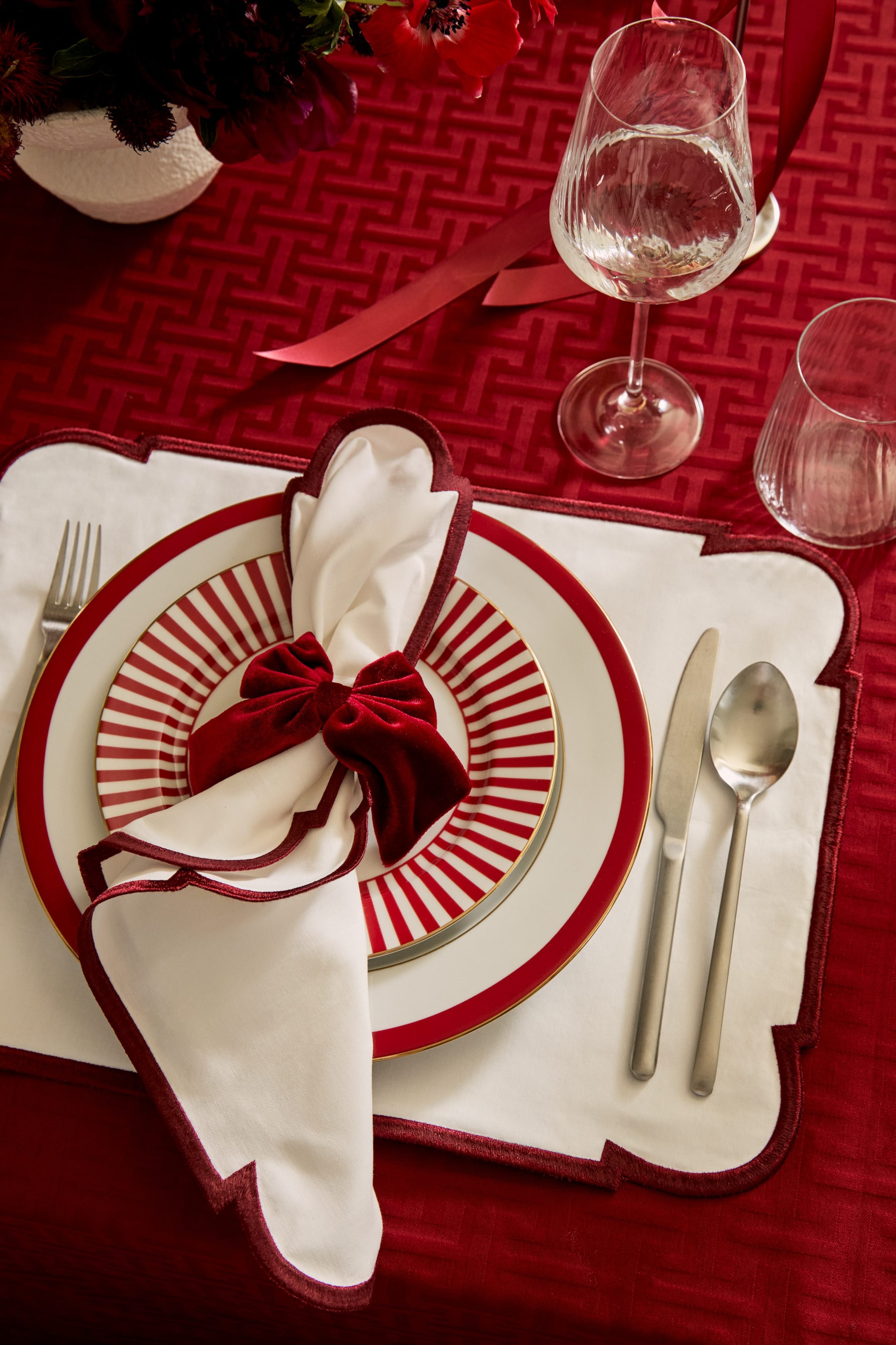 Porcelain medium plate - Red/Striped - Home All | H&M GB 4