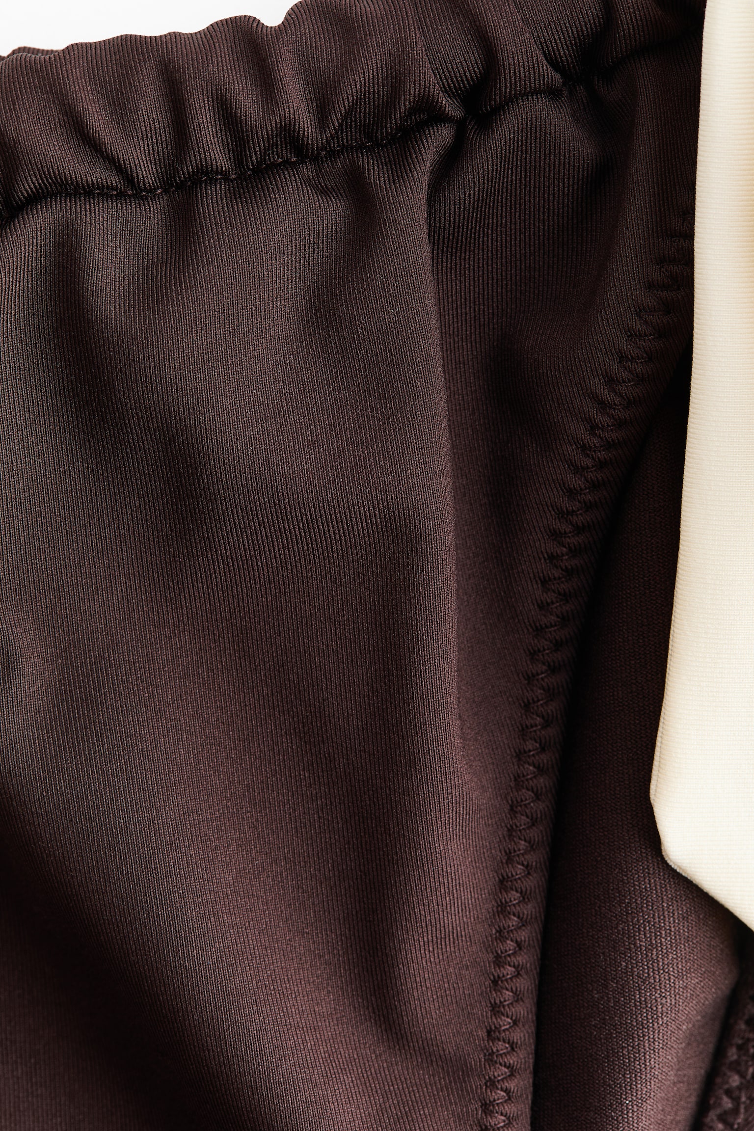 תחתוני ביקיני טנגה עם קשירה - חום כהה/קרם - 4