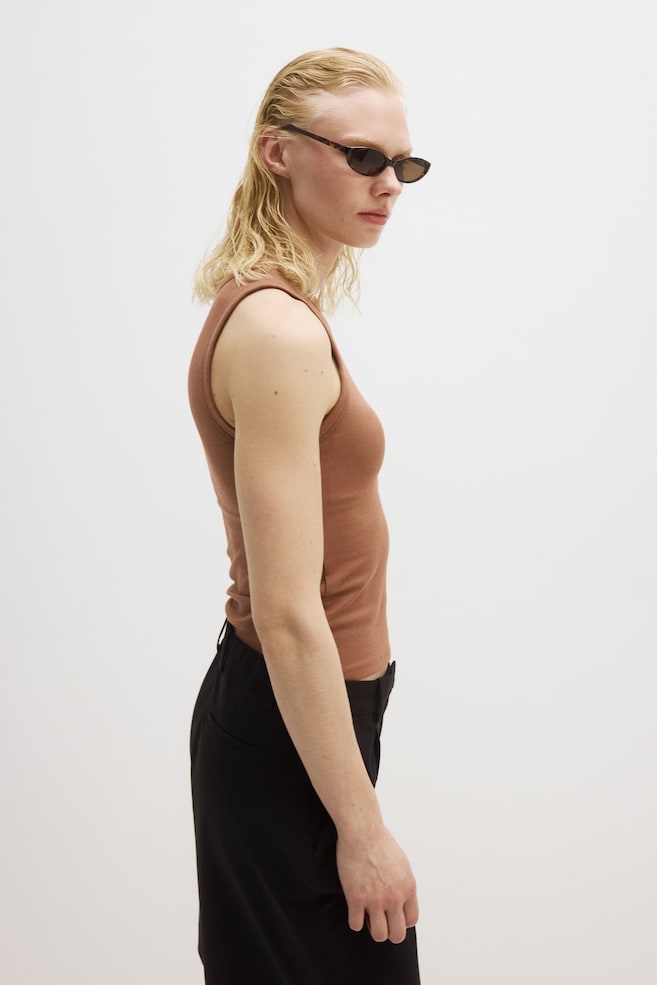 Cooling Slim-Fit Ribbed Shelf-Bra Tank Top - Rust brown/White/Black - 1