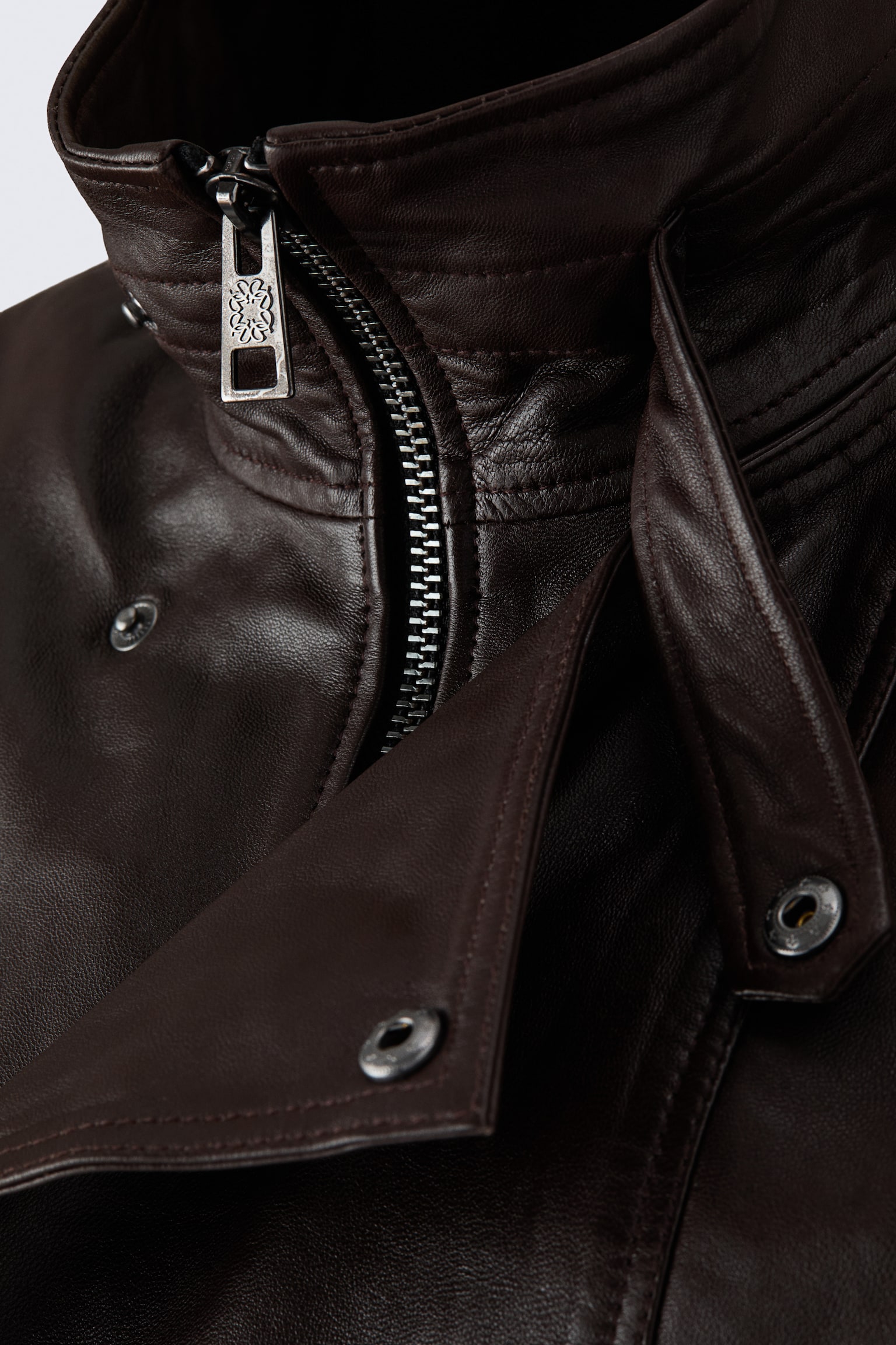 Женская куртка H&M Funnel-Collar Leather, цвет: Чёрный / Коричневый — фото 5