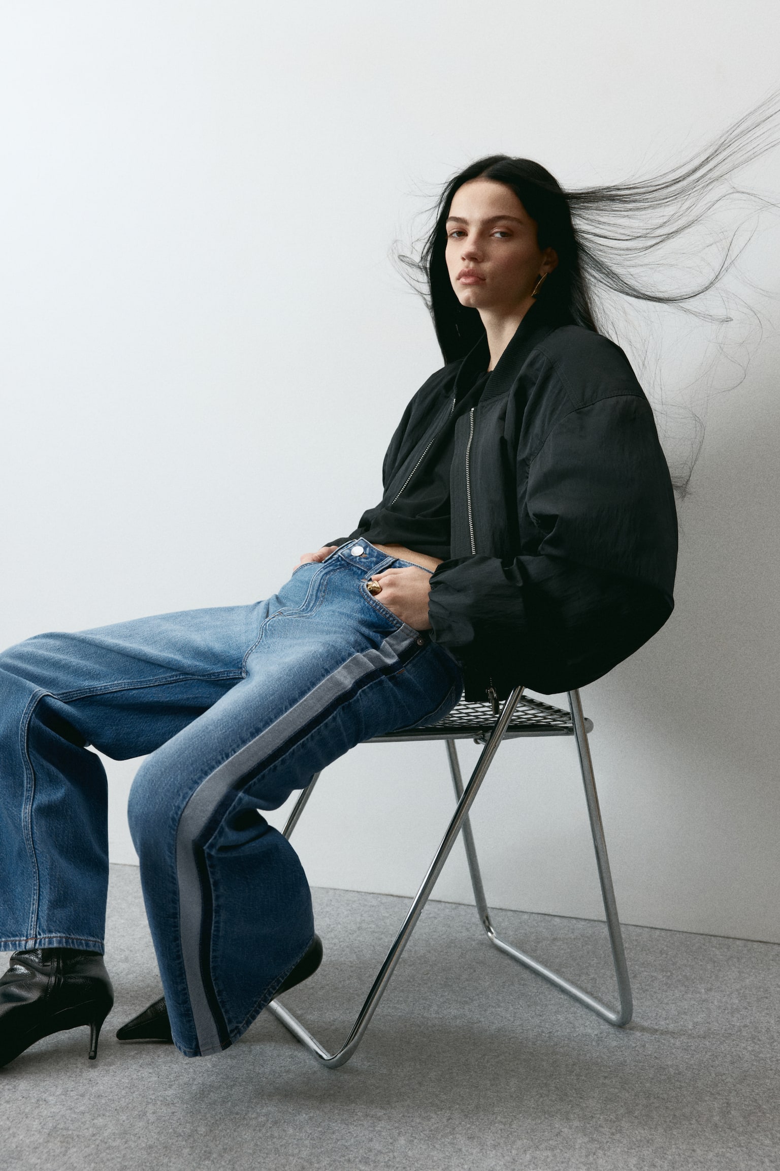 Женские джинсы H&M Wide Regular Jeans with Side Stripes, цвет: Джинсовый синий / Синий — фото 5
