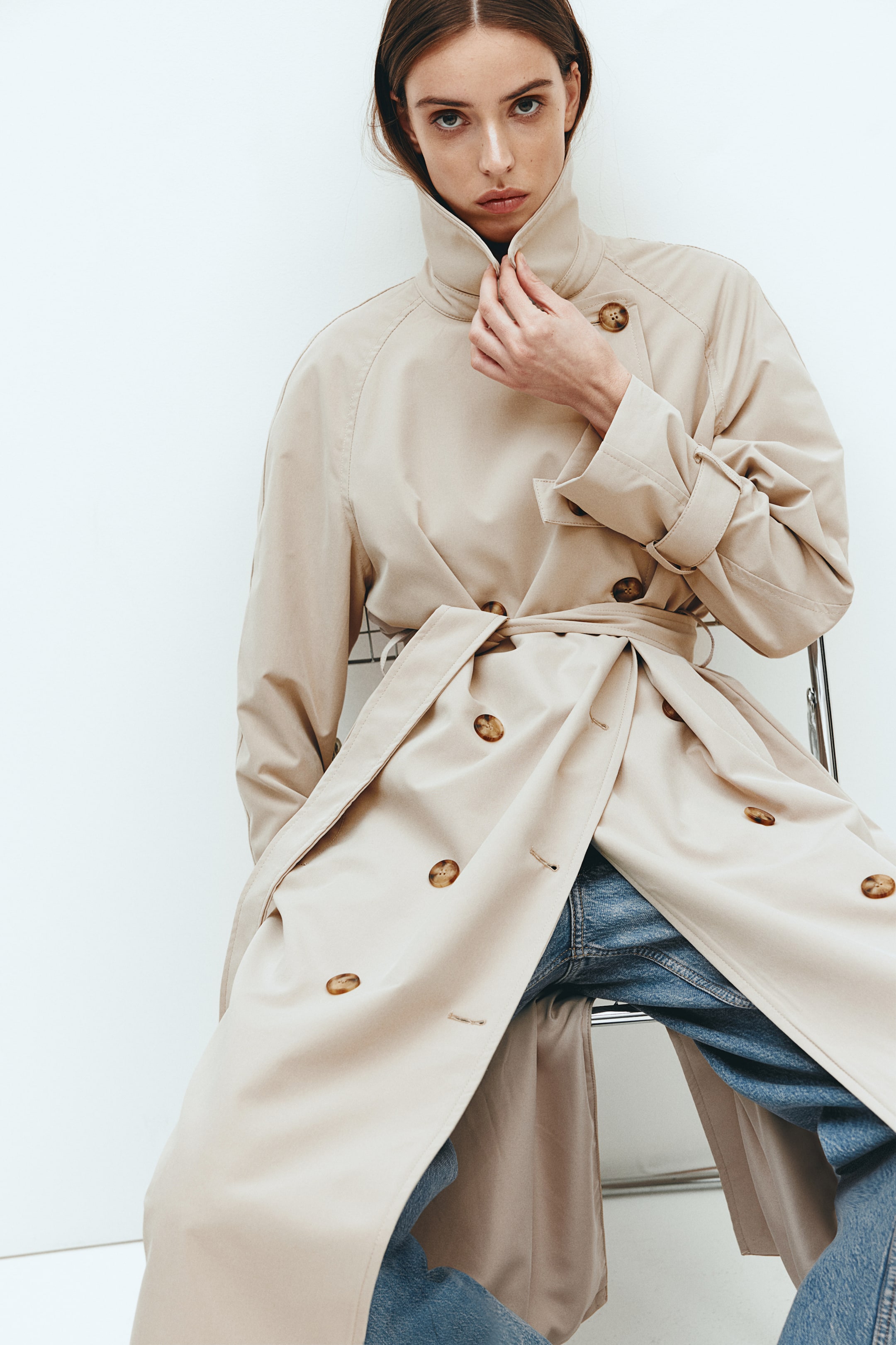 Double-breasted trenchcoat - V-neck - Long sleeve - Beige - Ladies | H&M GB