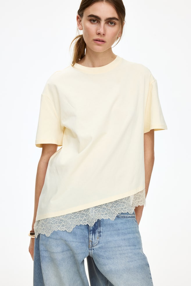 Camiseta con bajo asimétrico de encaje-Amarillo claro - 4