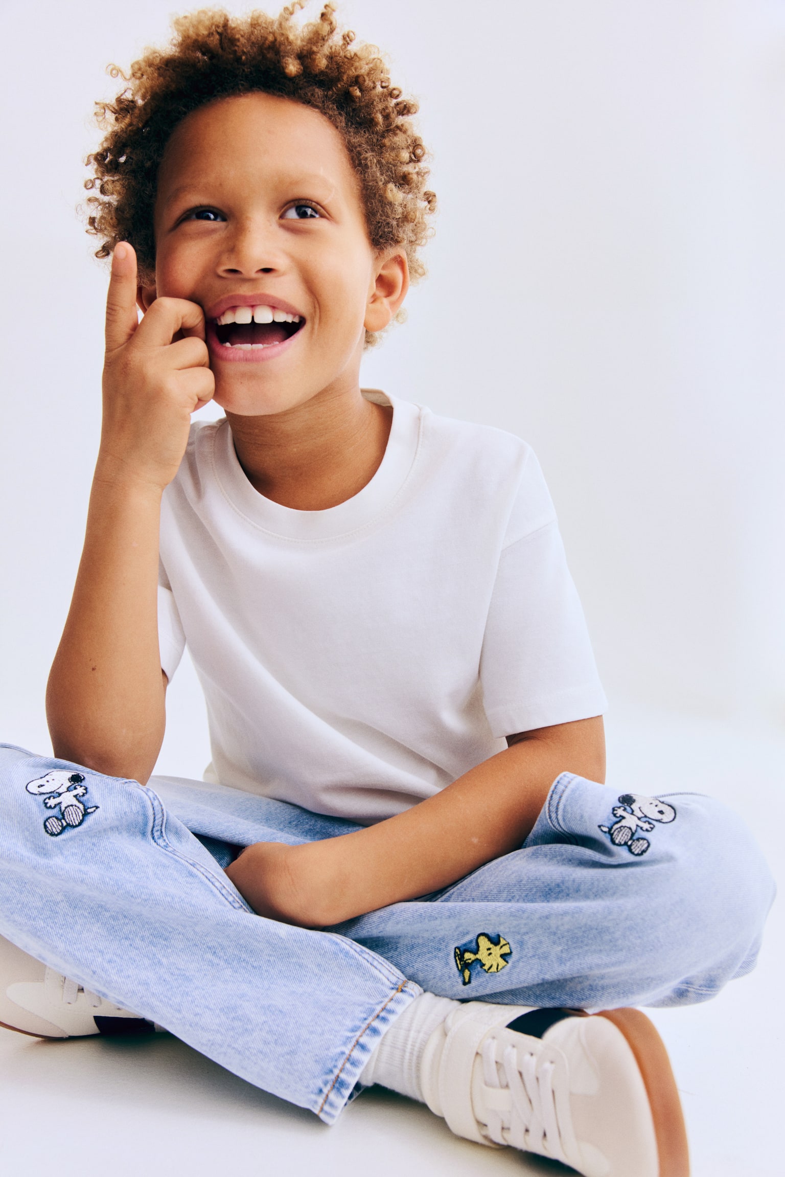 מכנסי ג'ינס עם הדפס Regular Fit - כחול ג'ינס בהיר/סנופי/שחור ג'ינס/ספיידרמן - 4