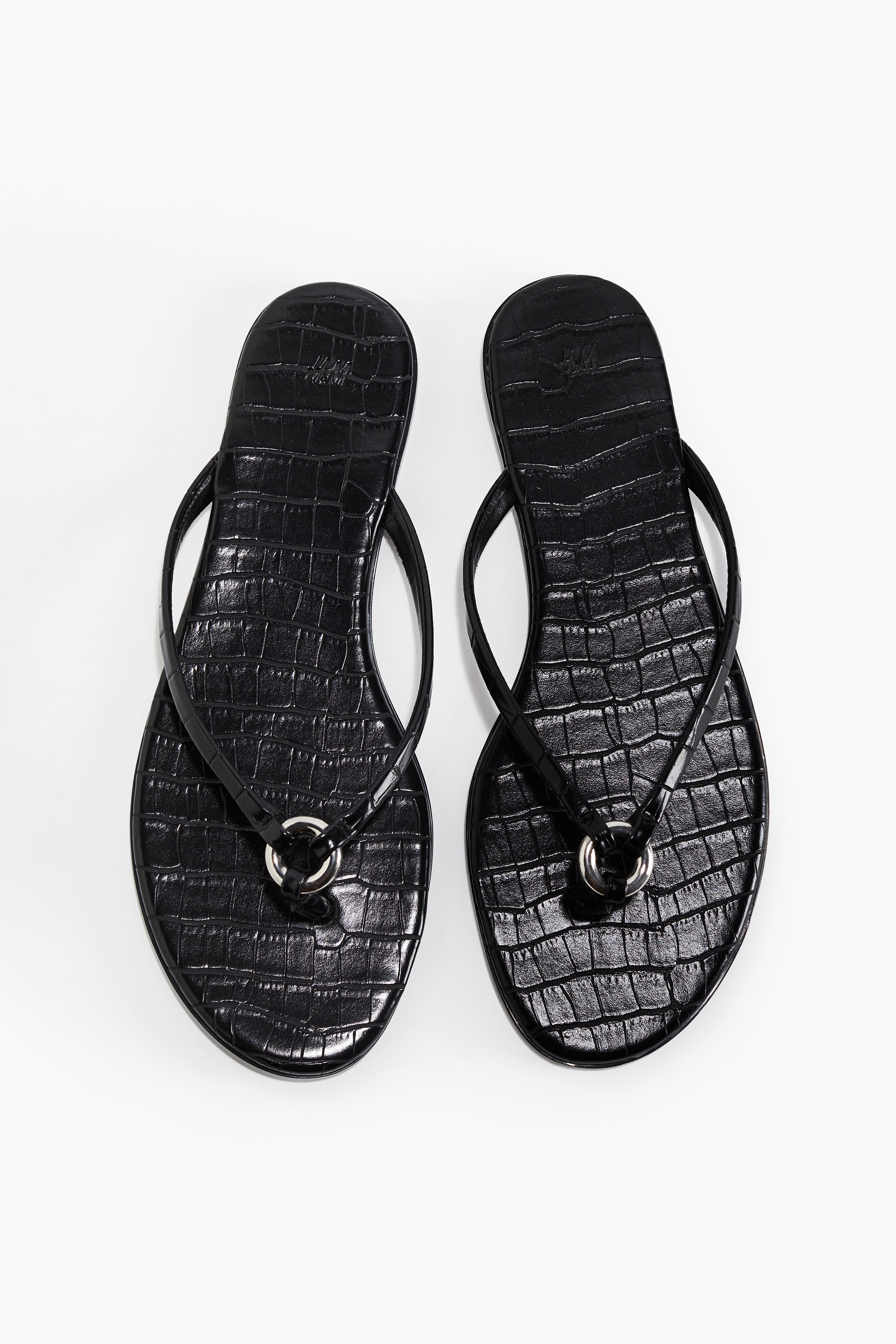Ring-detail flip-flops