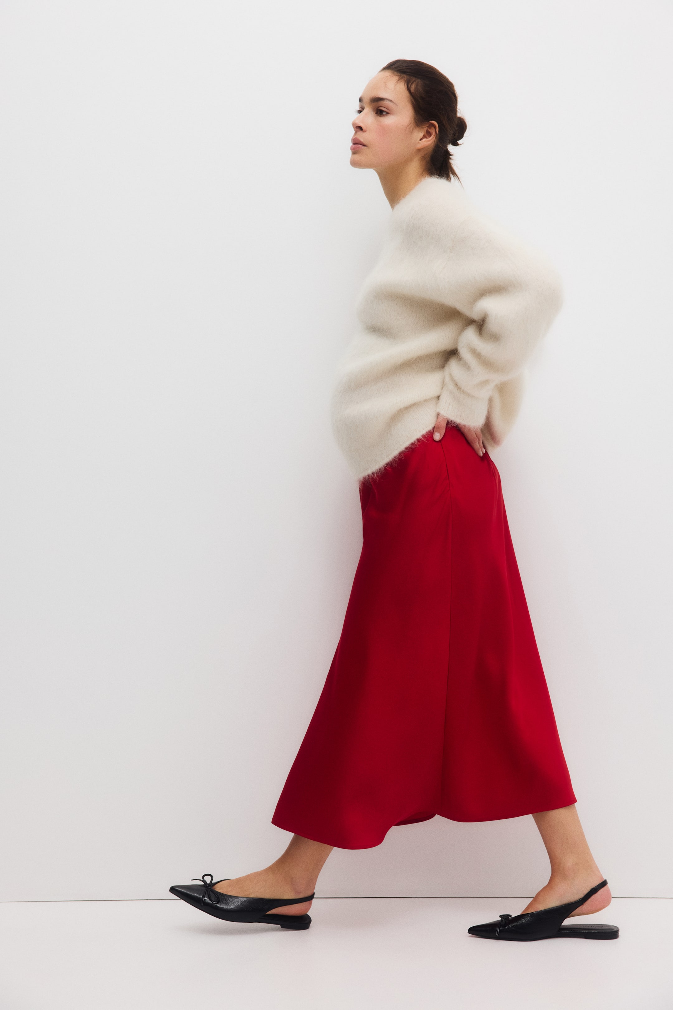 הצגת תמונה גדולה יותר: MAMA חצאית קומבניזון מסאטן - אדום - Ladies | H&M IL 3