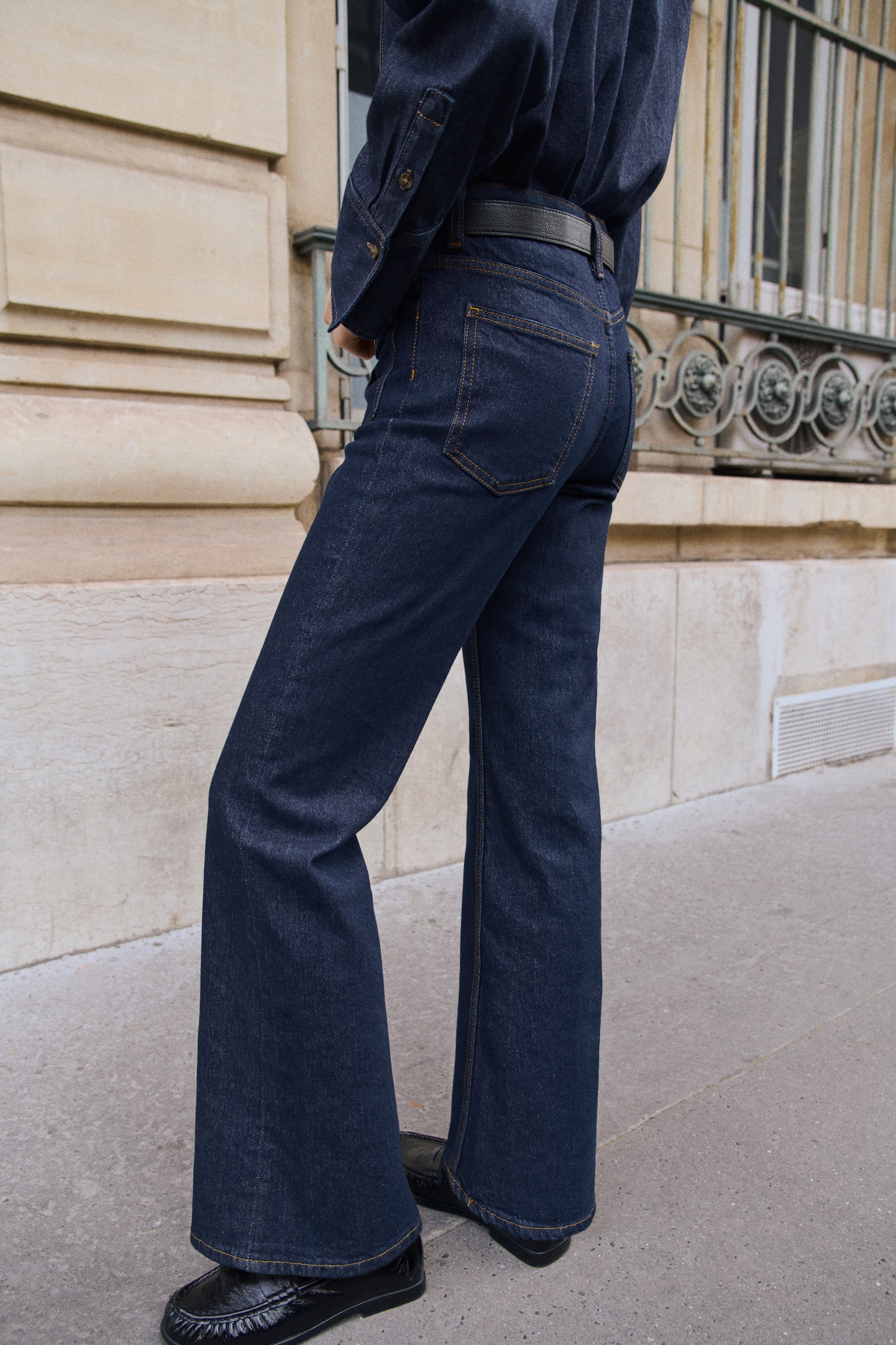 Flared High Jeans - Albastru-denim închis/Albastru-denim - 4