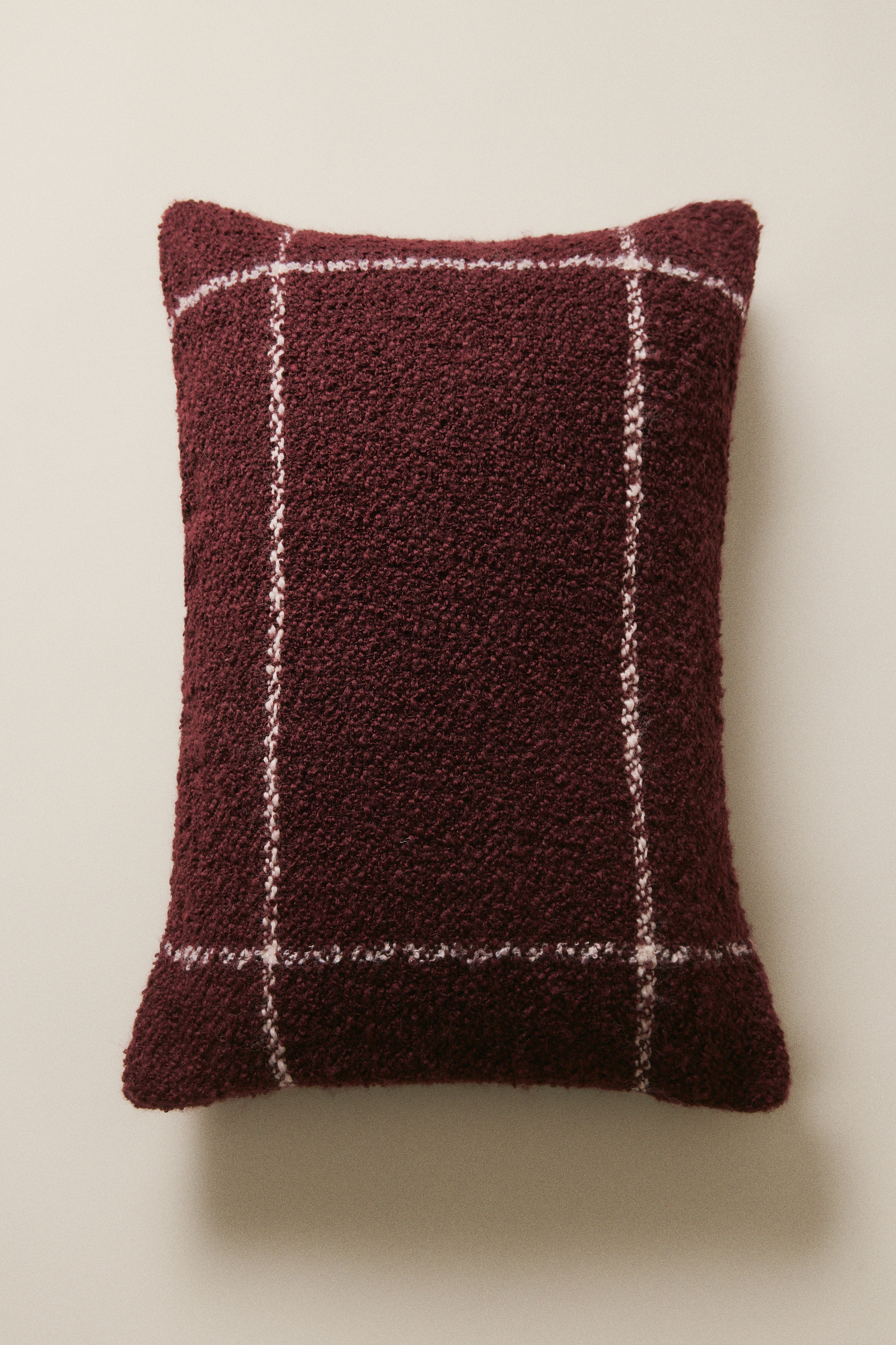 Wool-Blend Bouclé Cushion Cover - Dark plum red/grid pattern/Cream/grid pattern