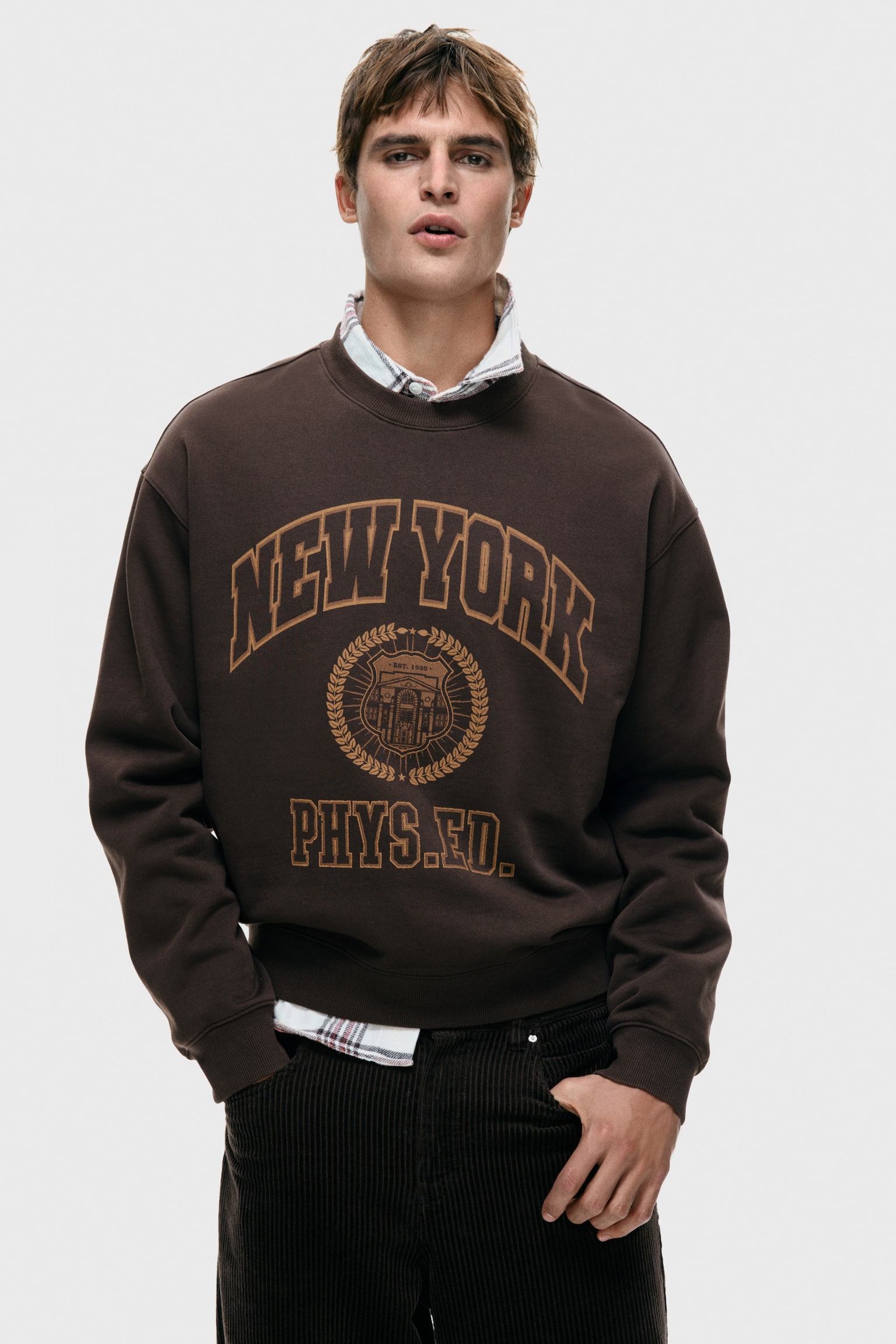 סווטשירט Loose Fit - חום כהה/New York/לבן/New York/Light grey marl/Golden/כחול נייבי/זהוב - 4