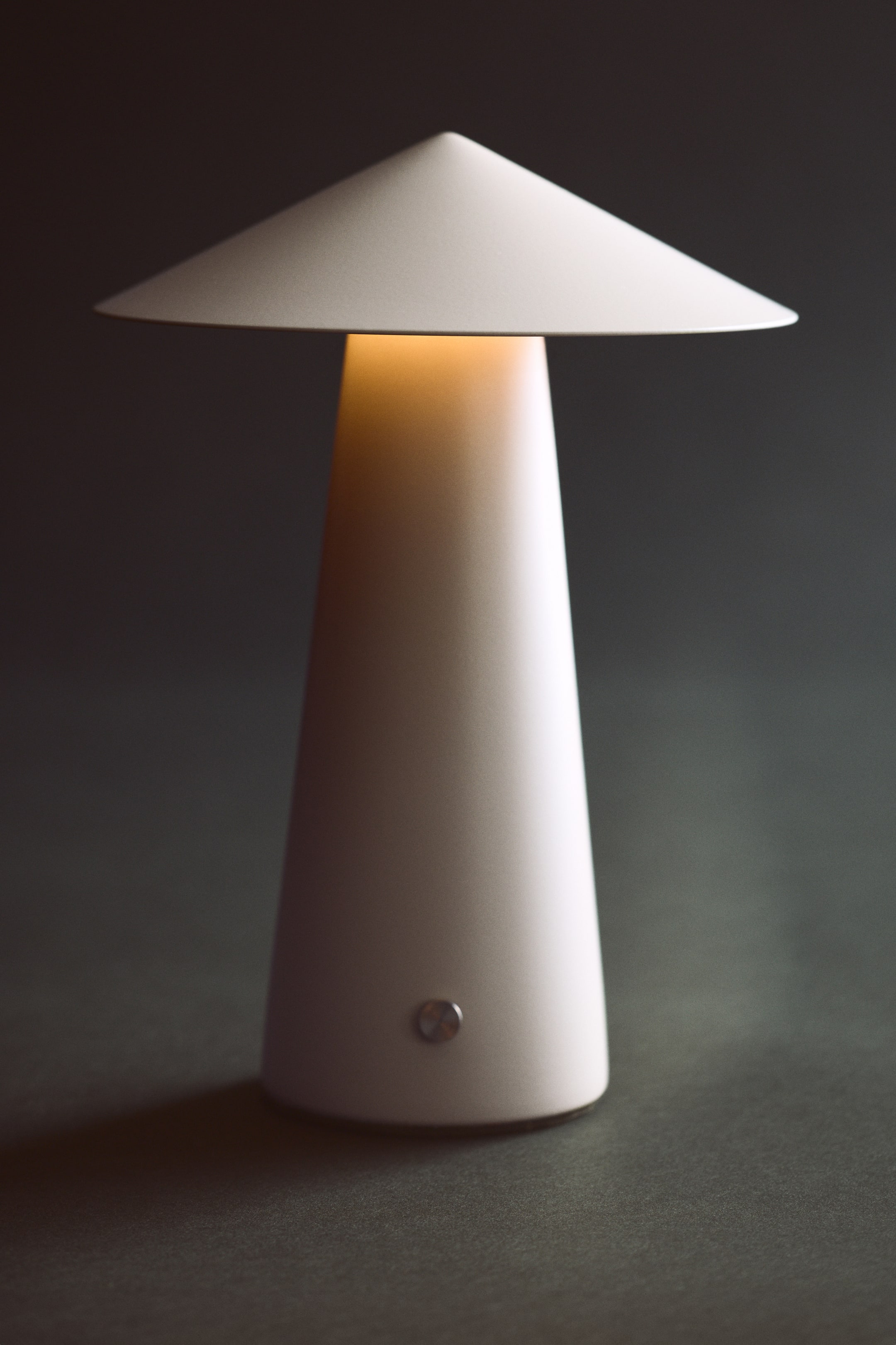 Größeres Bild anzeigen: Aufladbare Tischleuchte - Cremefarben - Home All | H&M AT 1