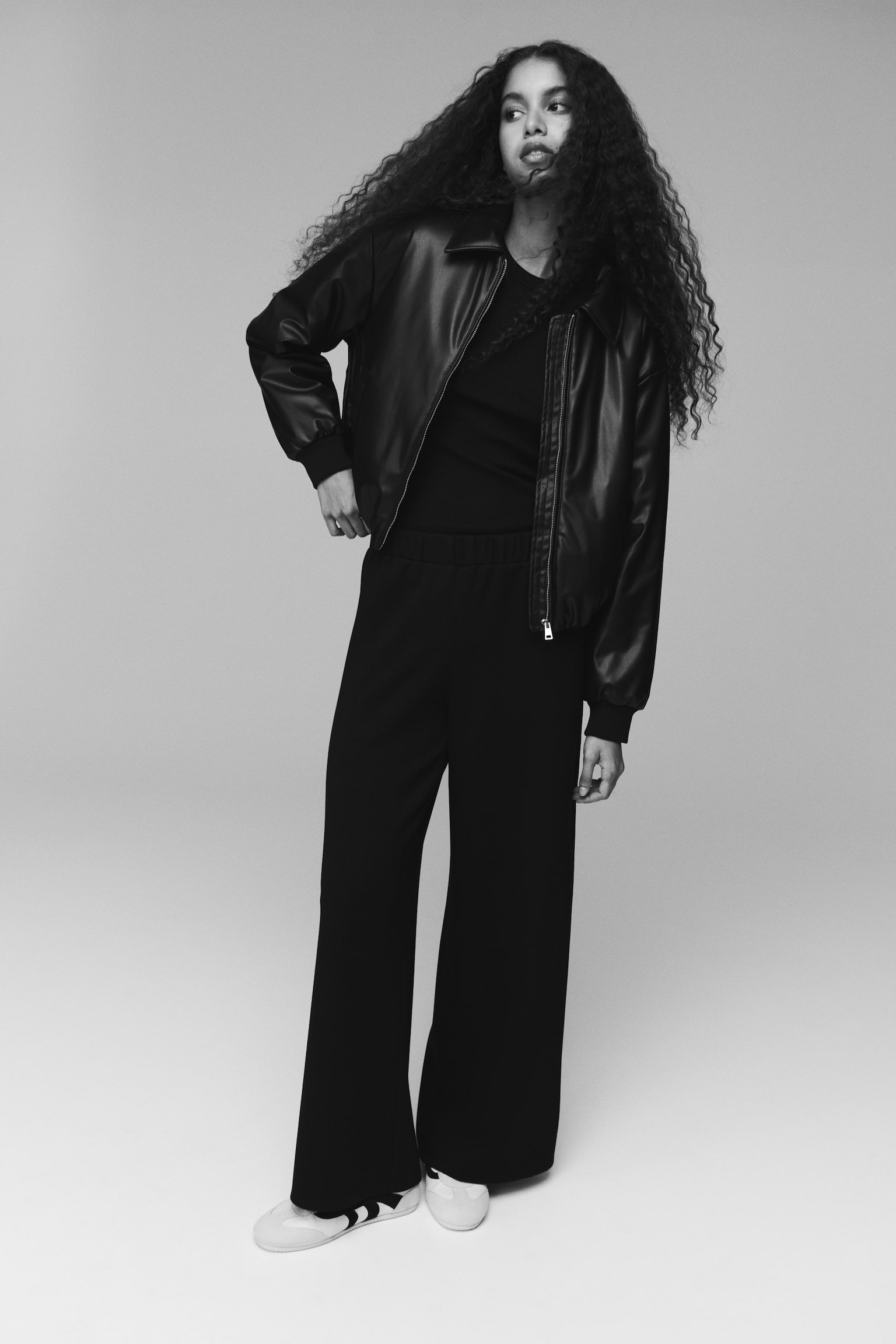 מכנסיים רחבים עם גומי במותן - שחור - 5