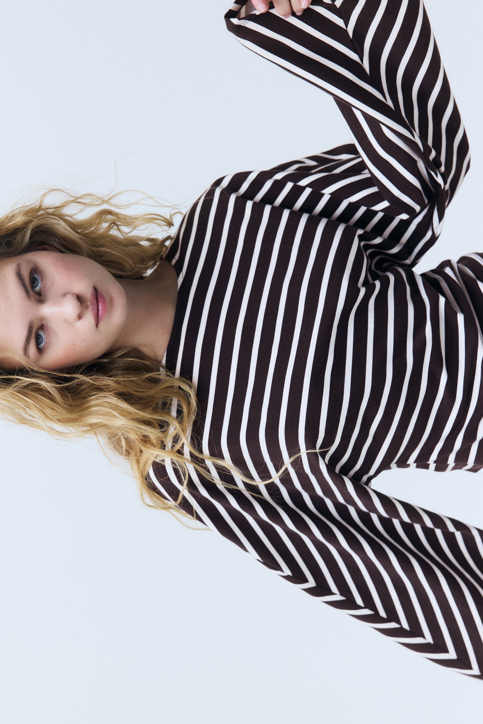 Dżersejowy top z nietoperzowym rękawem - Ciemnobrązowy/Paski/Ciemny zakurzony błękit - 6