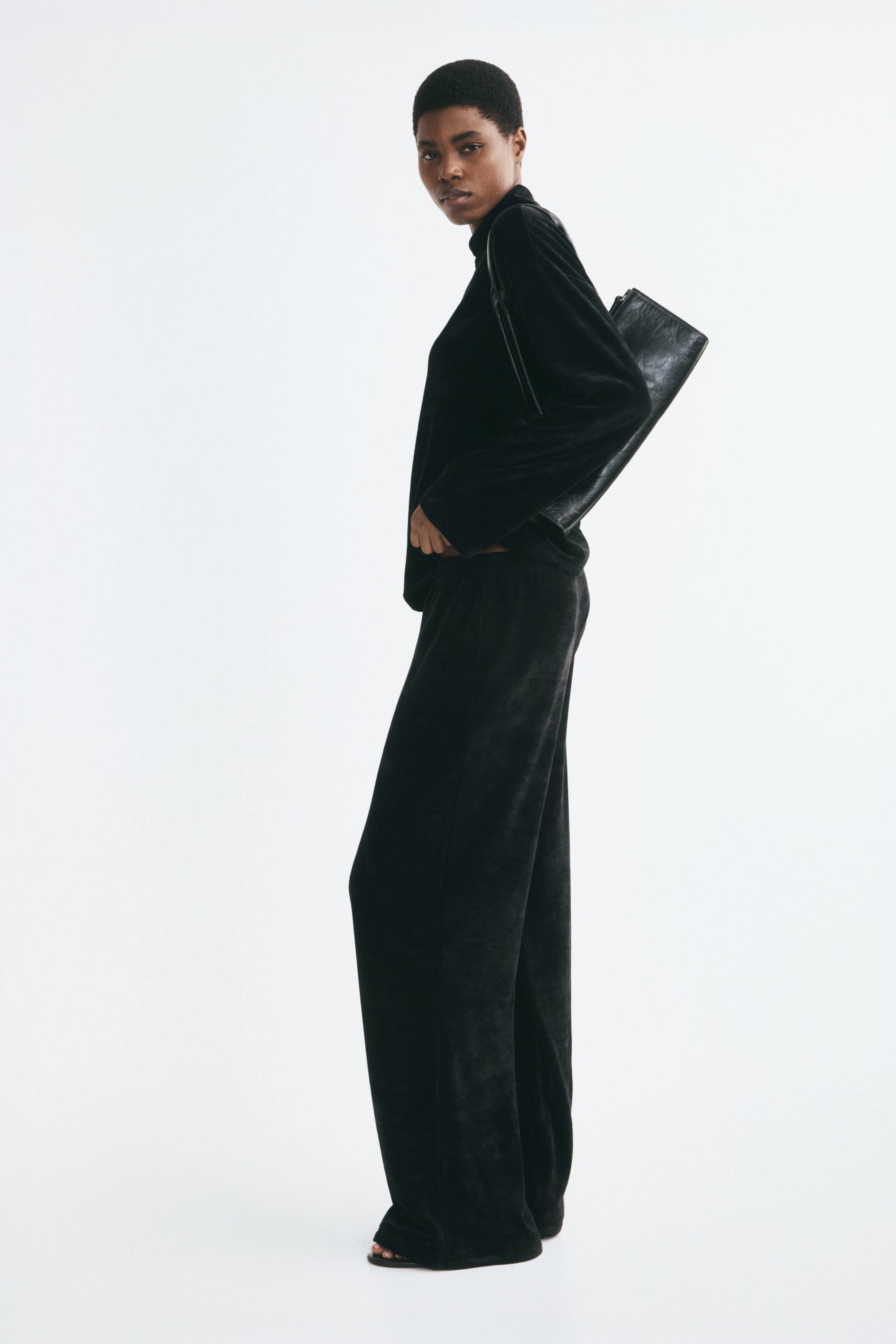 View larger image: Ribbed velour trousers - Black - Ladies | H&M 1