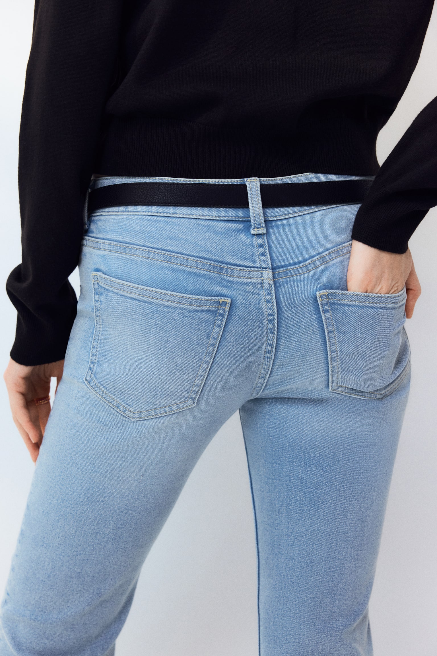 Flared Low Jeans - כחול ג'ינס בהיר/שחור ג'ינס/אפור משופשף/כחול ג'ינס - 3