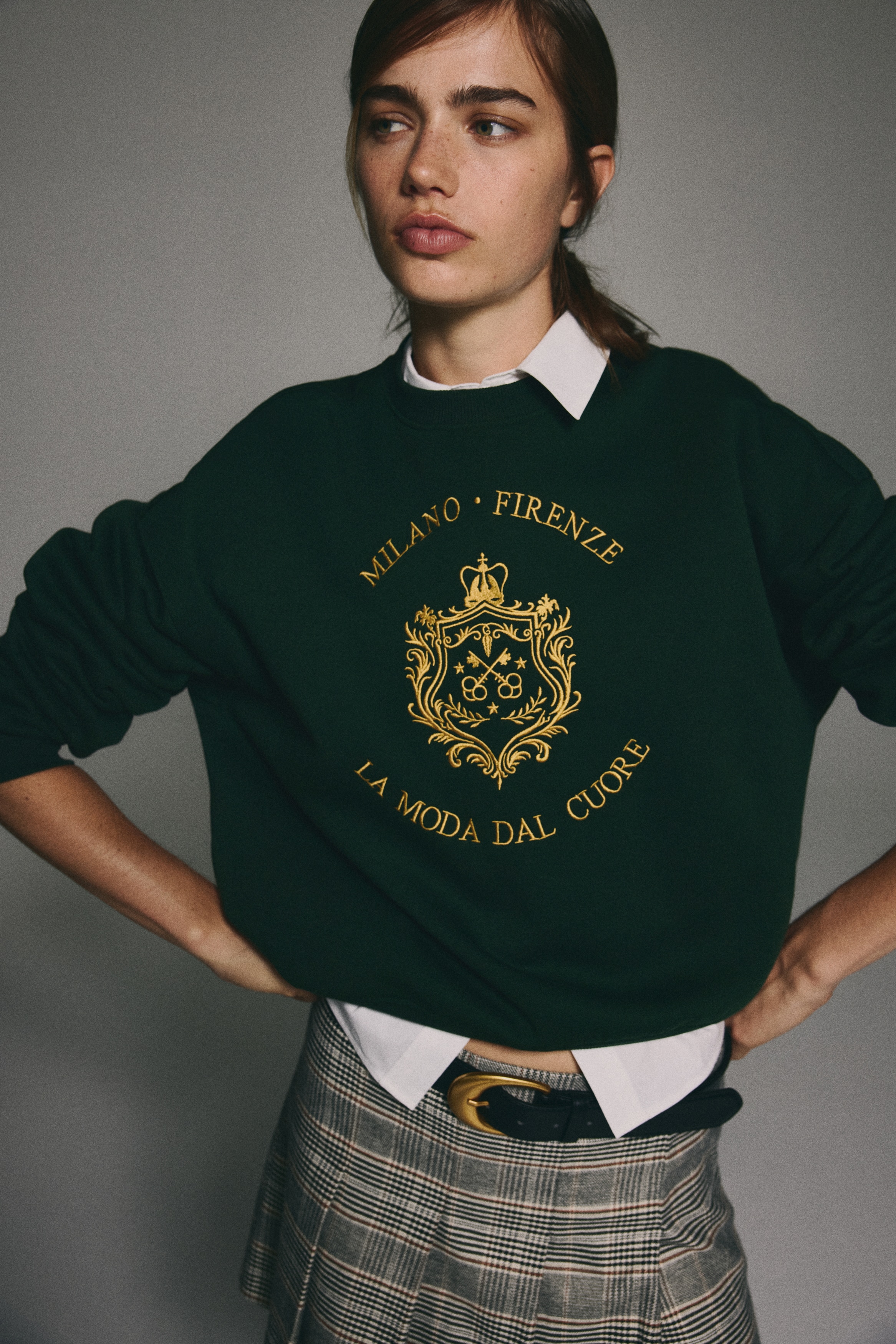 STONE *ラグジュアリーな逸品*フーデッドスウェットシャツ デザインスウェットシャツ - ダークグリーン／ミラノ