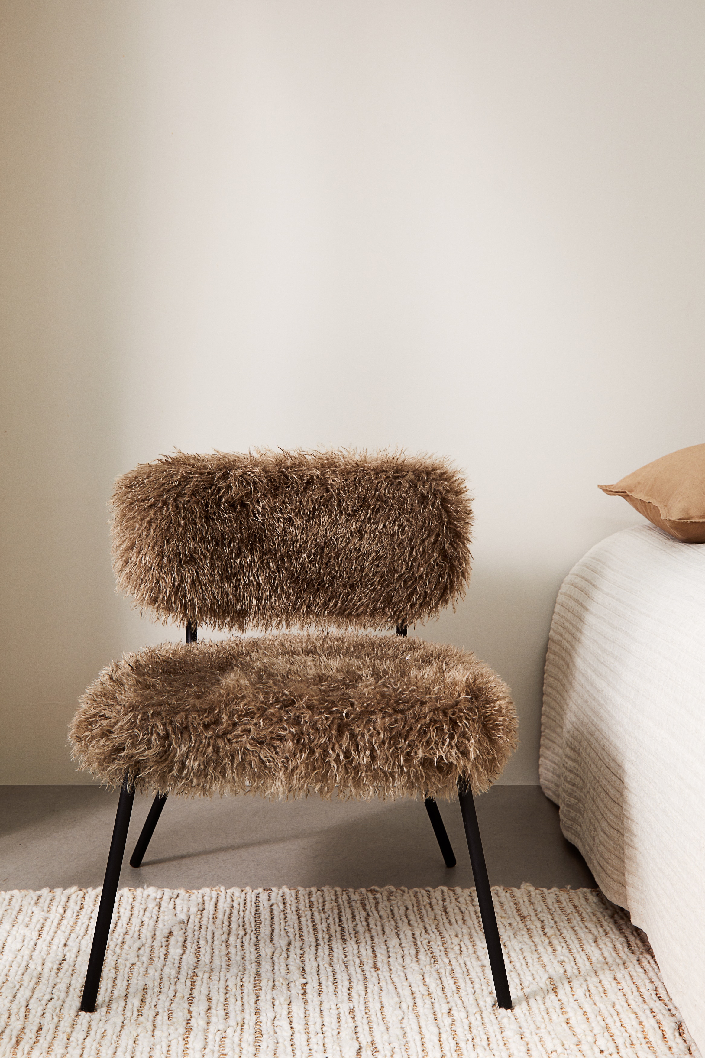 Scaun pufos pentru sufragerie - Maro