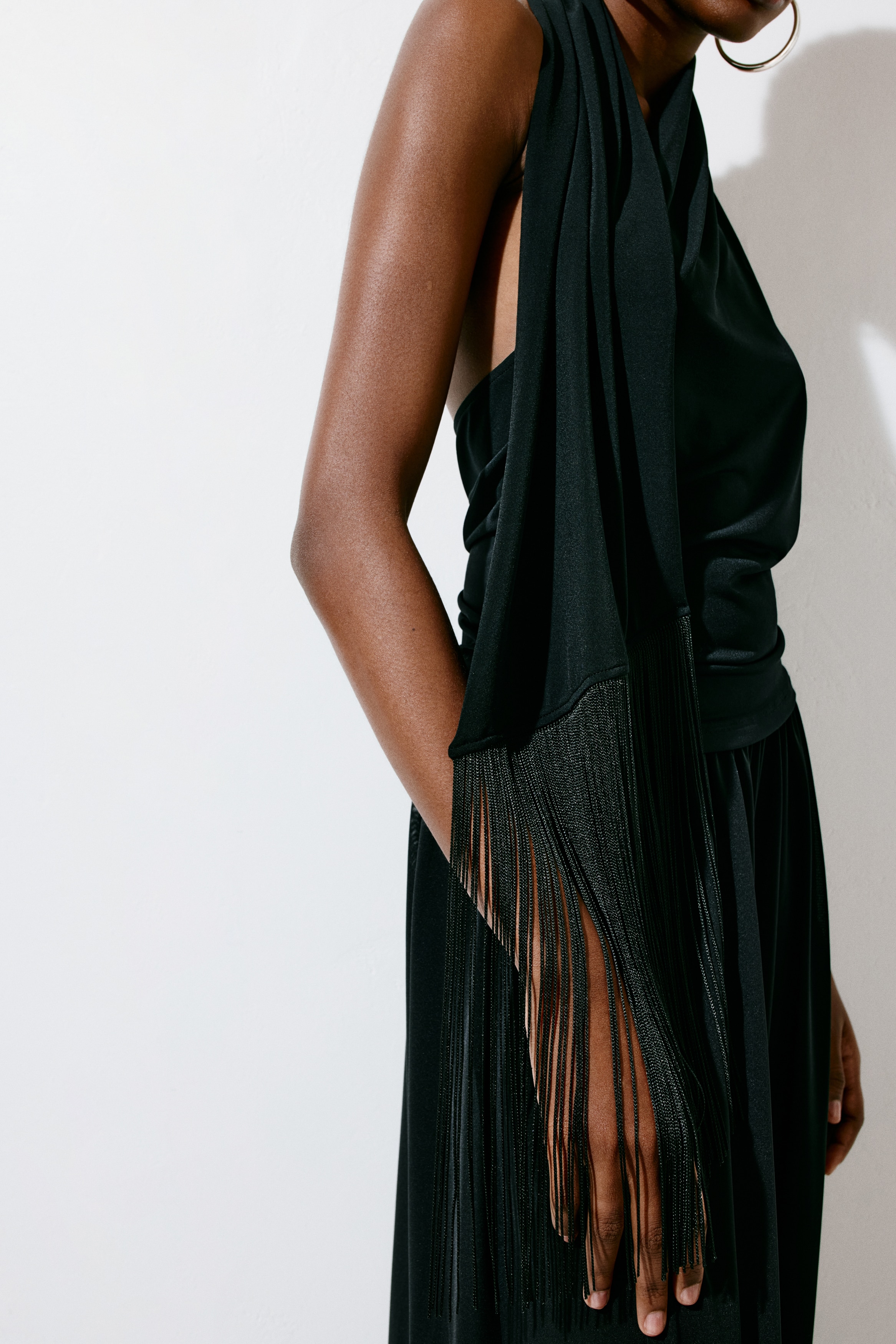 Bluza na jedno rame sa šal-kragnom - Crna