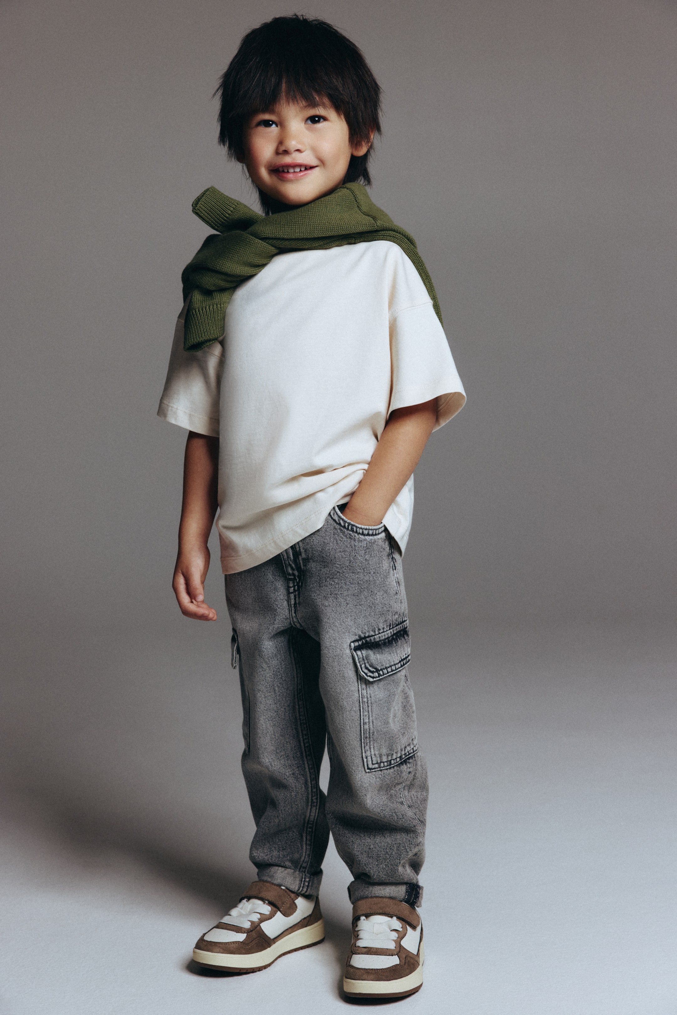 Visualizza immagine più grande: Relaxed Tapered Fit Jeans - Grigio denim chiaro - BAMBINO | H&M IT 2