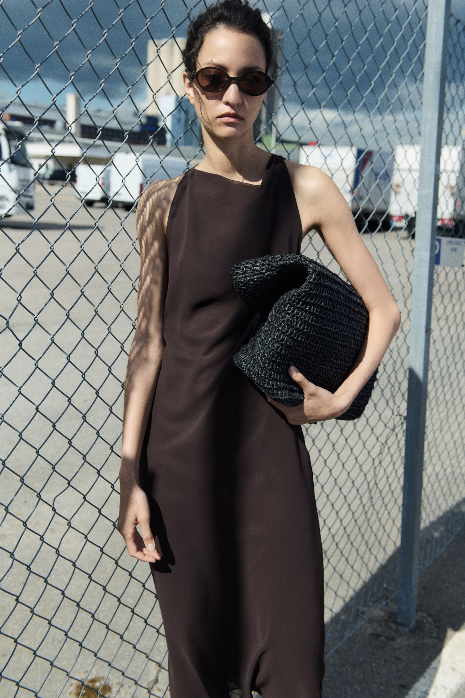 Женское платье H&M Sleeveless Cowl-Neck, цвет: Тёмный коричневый — фото 3