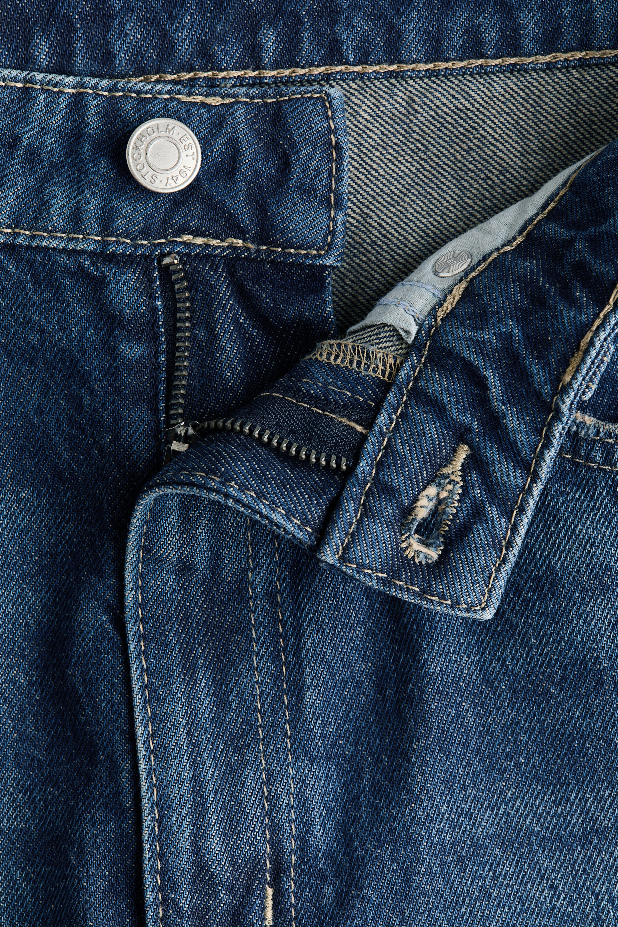 Barrel-Leg High-Waist Jeans