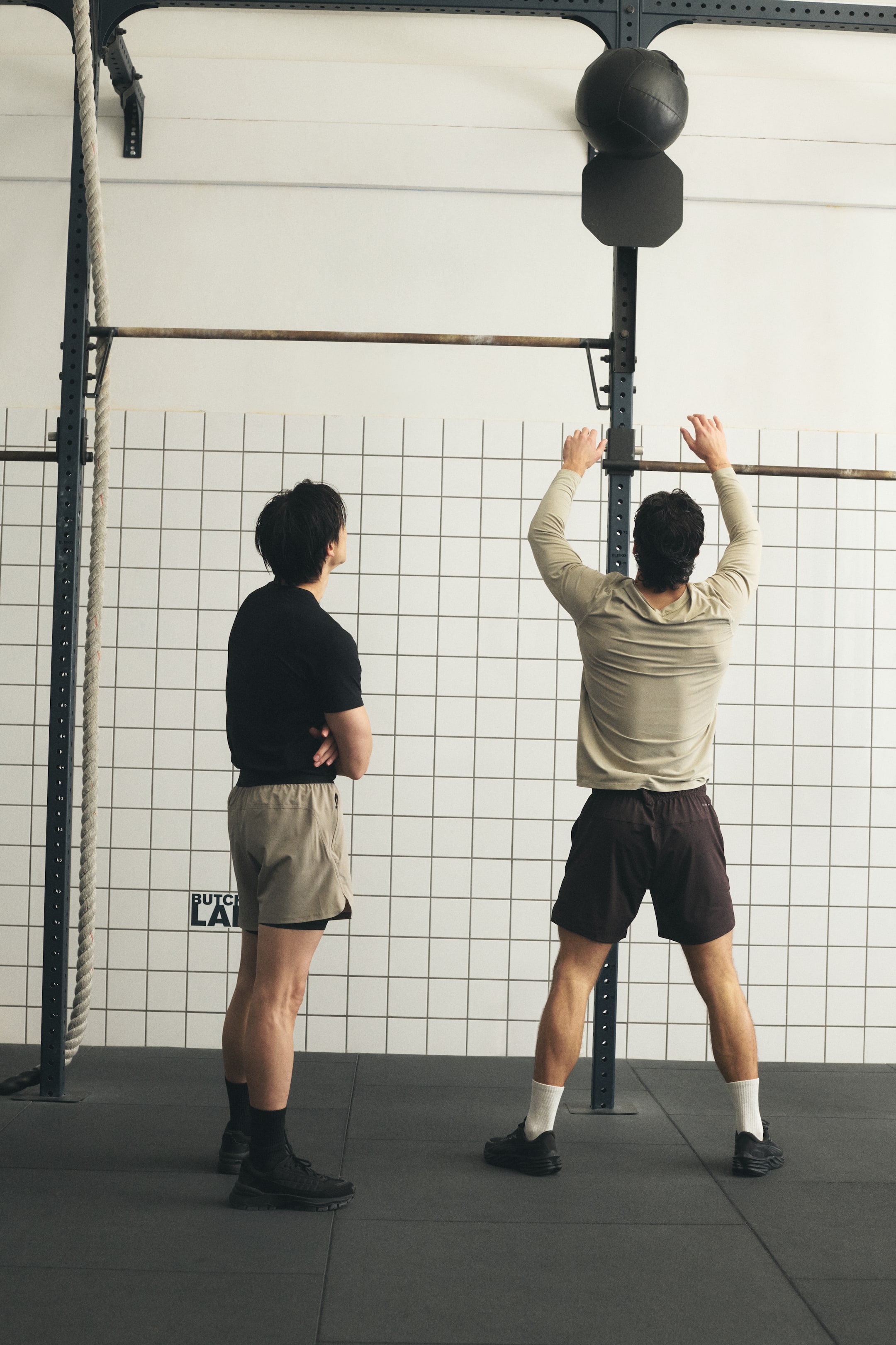 Ampliar la imagen: Playera deportiva Muscle Fit con DryMove™ - Negro - Men | H&M MX 5