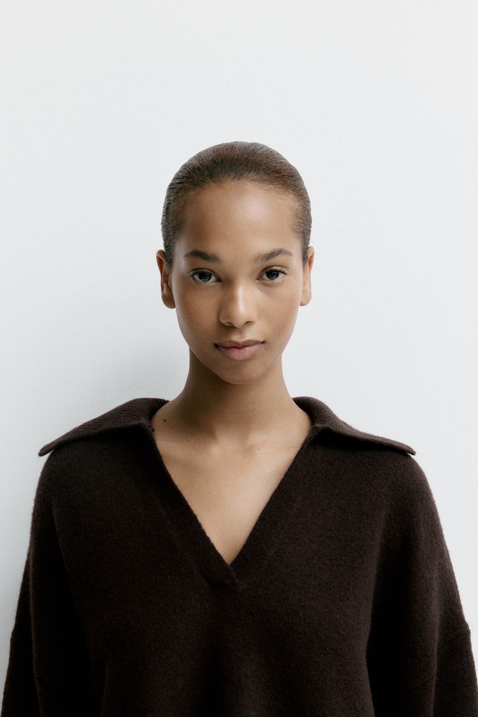 Fine-knit collared jumper - Ciemnobrązowy - 6