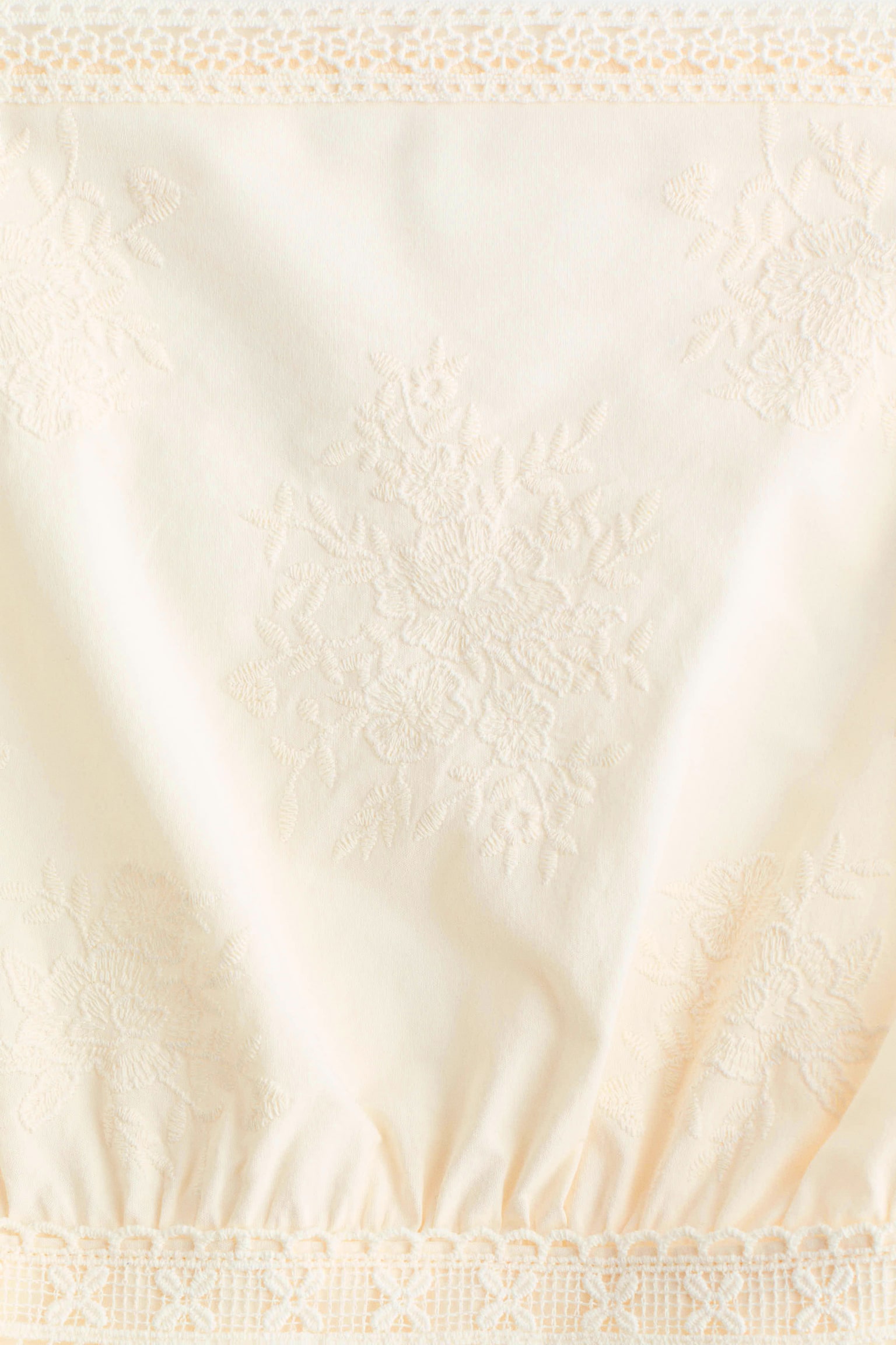 שמלה עם גב פתוח ותחרה - קרם - 6