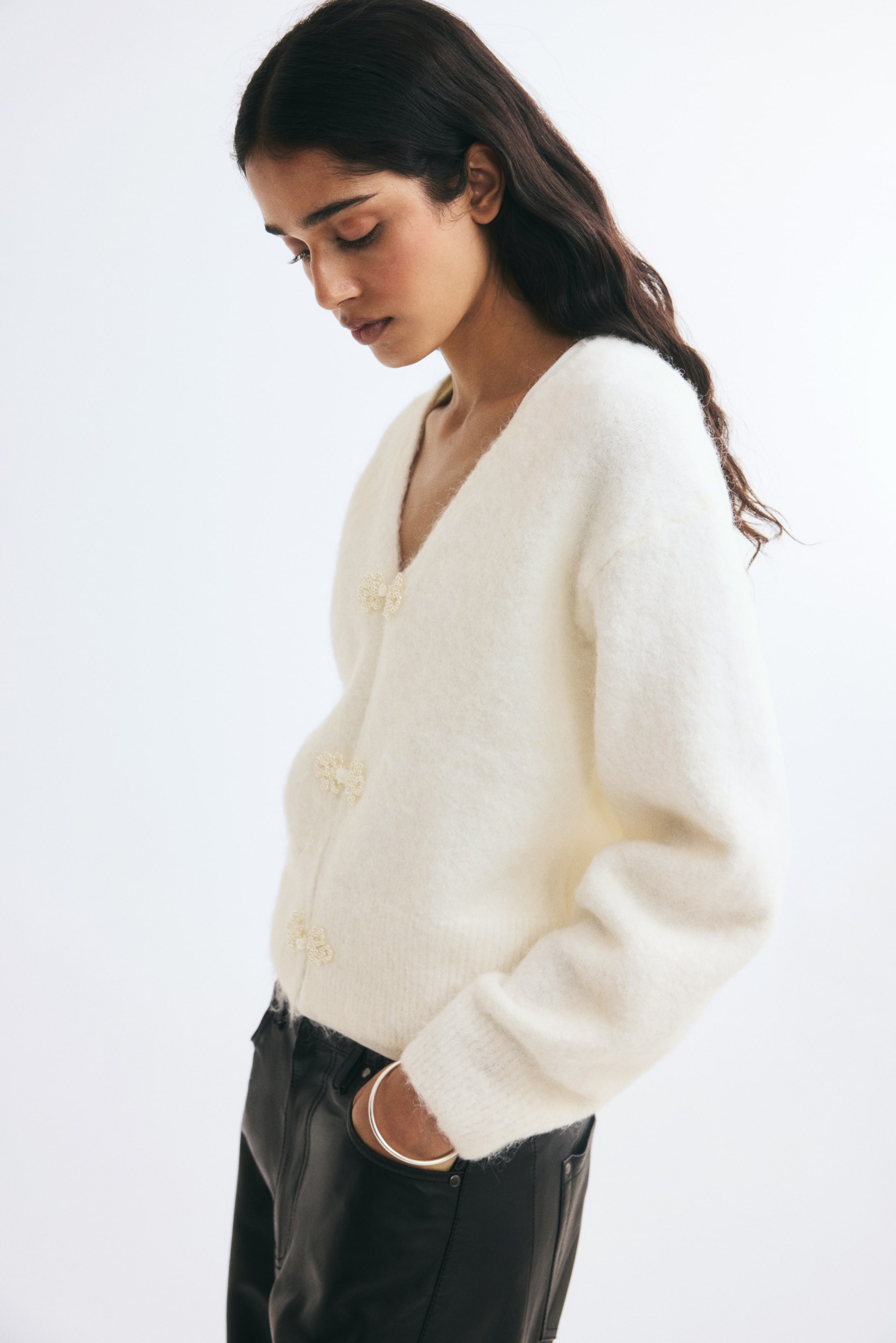查看大圖: 刷毛V領開襟衫 - 象牙色 - Ladies | H&M 1