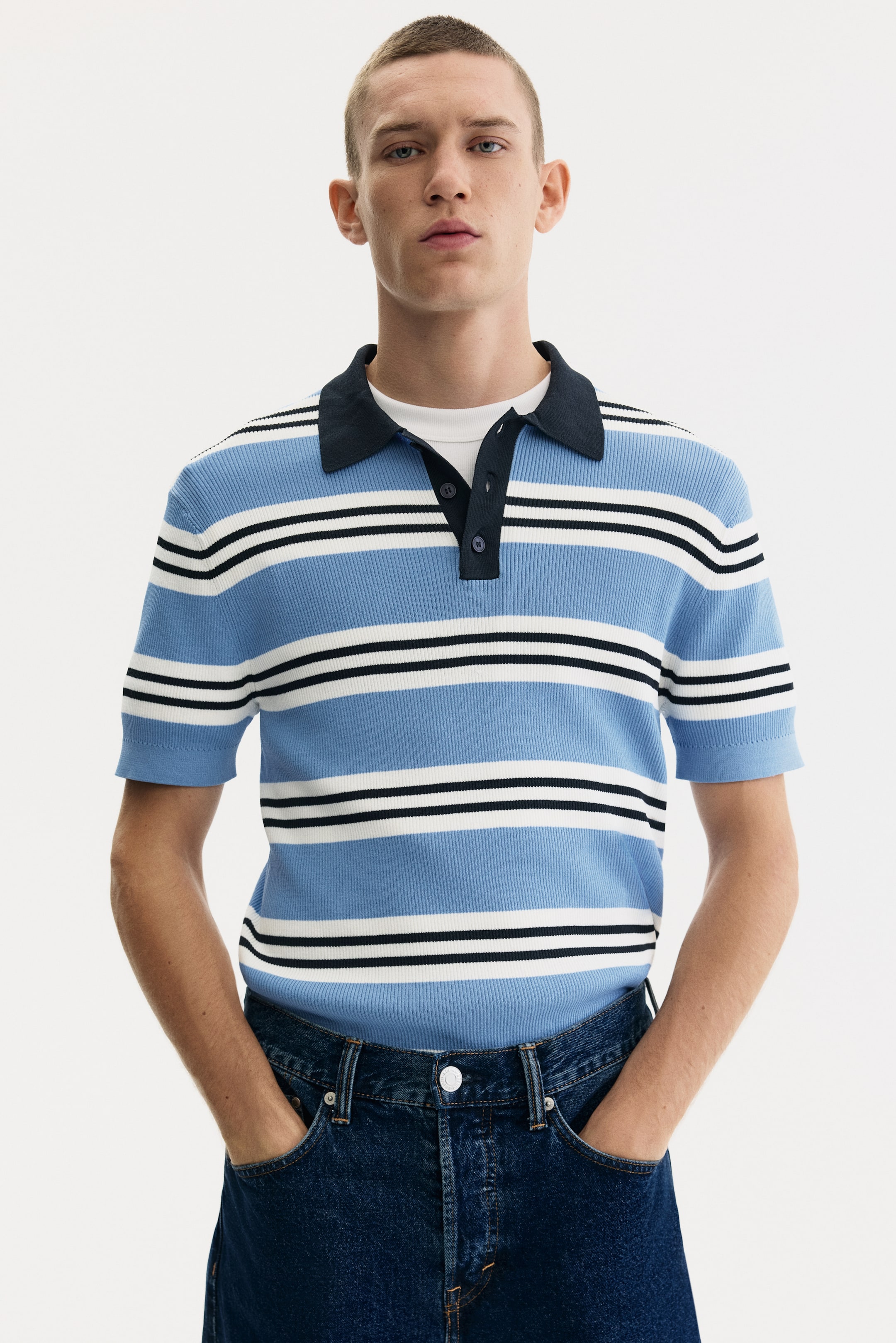 拡大画像を表示: Slim Fit Polo shirt - Light blue/Striped - Men | H&M JP 1