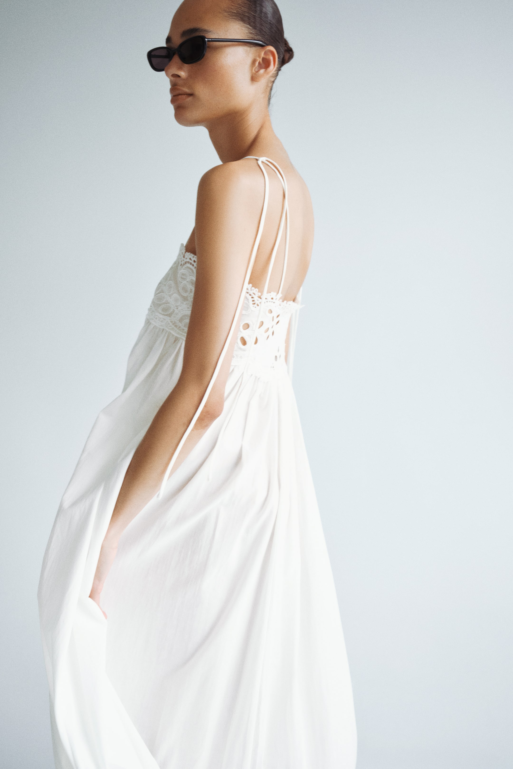 Женские платья H&M Embroidered-Detail Tie-Strap Dress — фото 4