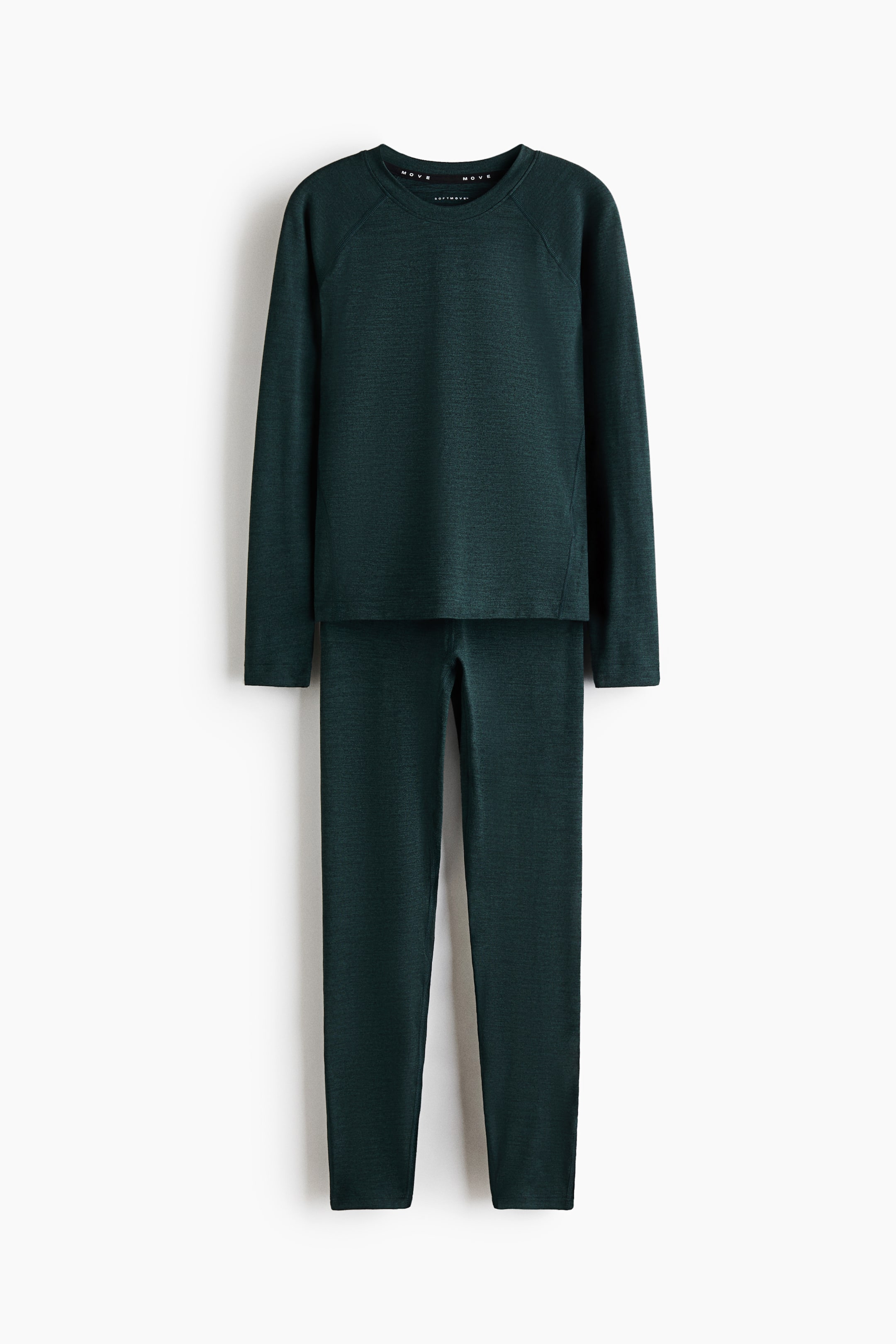 Voir une image plus grande: Un ensemble deux pièces vert foncé est présenté de face, composé d’un haut à manches longues avec col rond et manches raglan. Le haut est assorti à des leggings ajustés de même couleur, les deux pièces présentant un tricot fin à texture discrète.