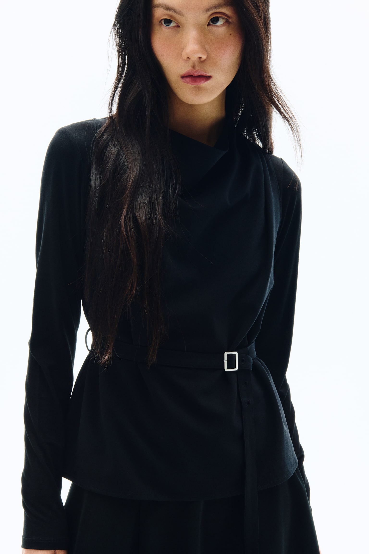 벨티드 슬리브리스 탑 - 블랙 - 2