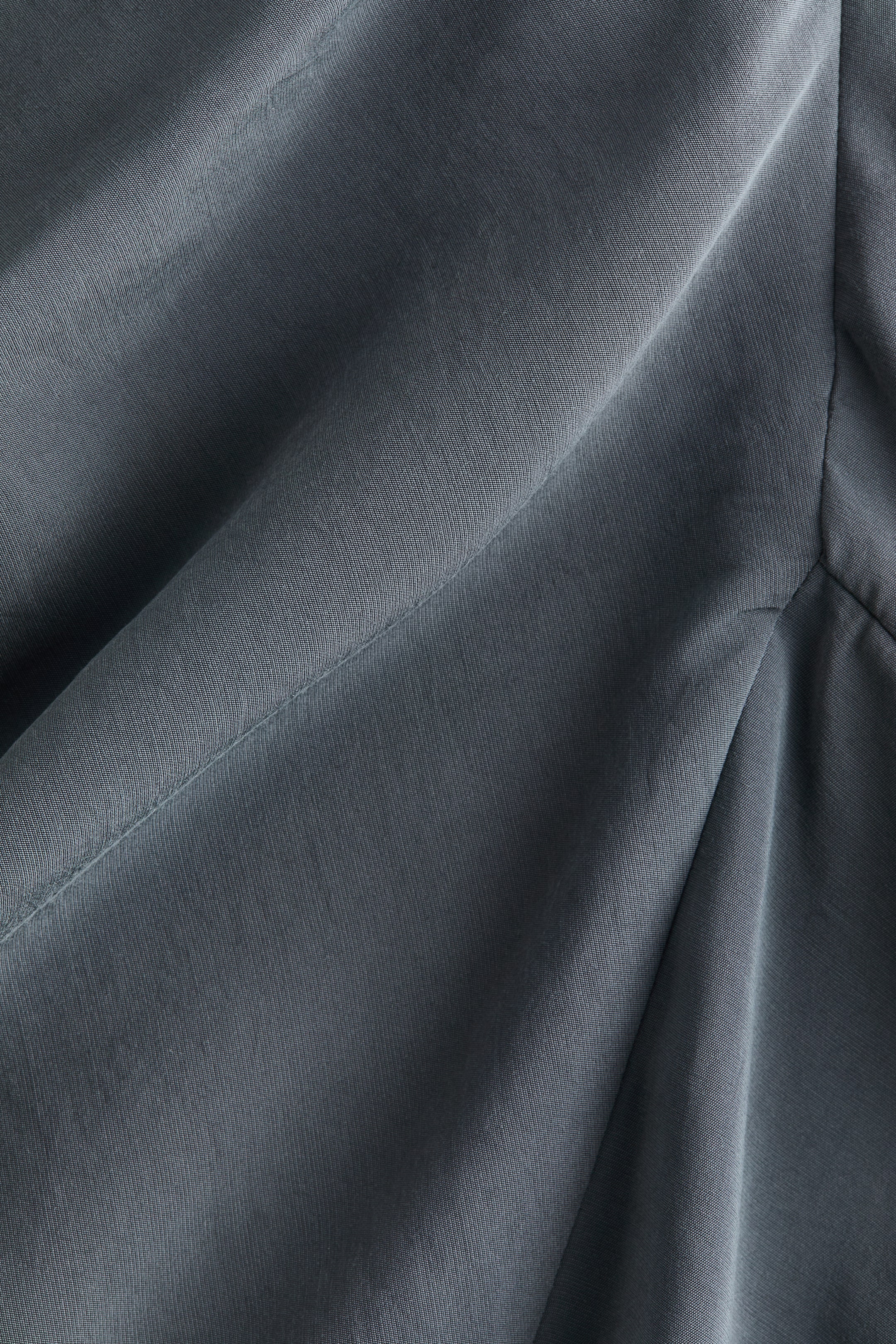 Robe découpée à effet drapé