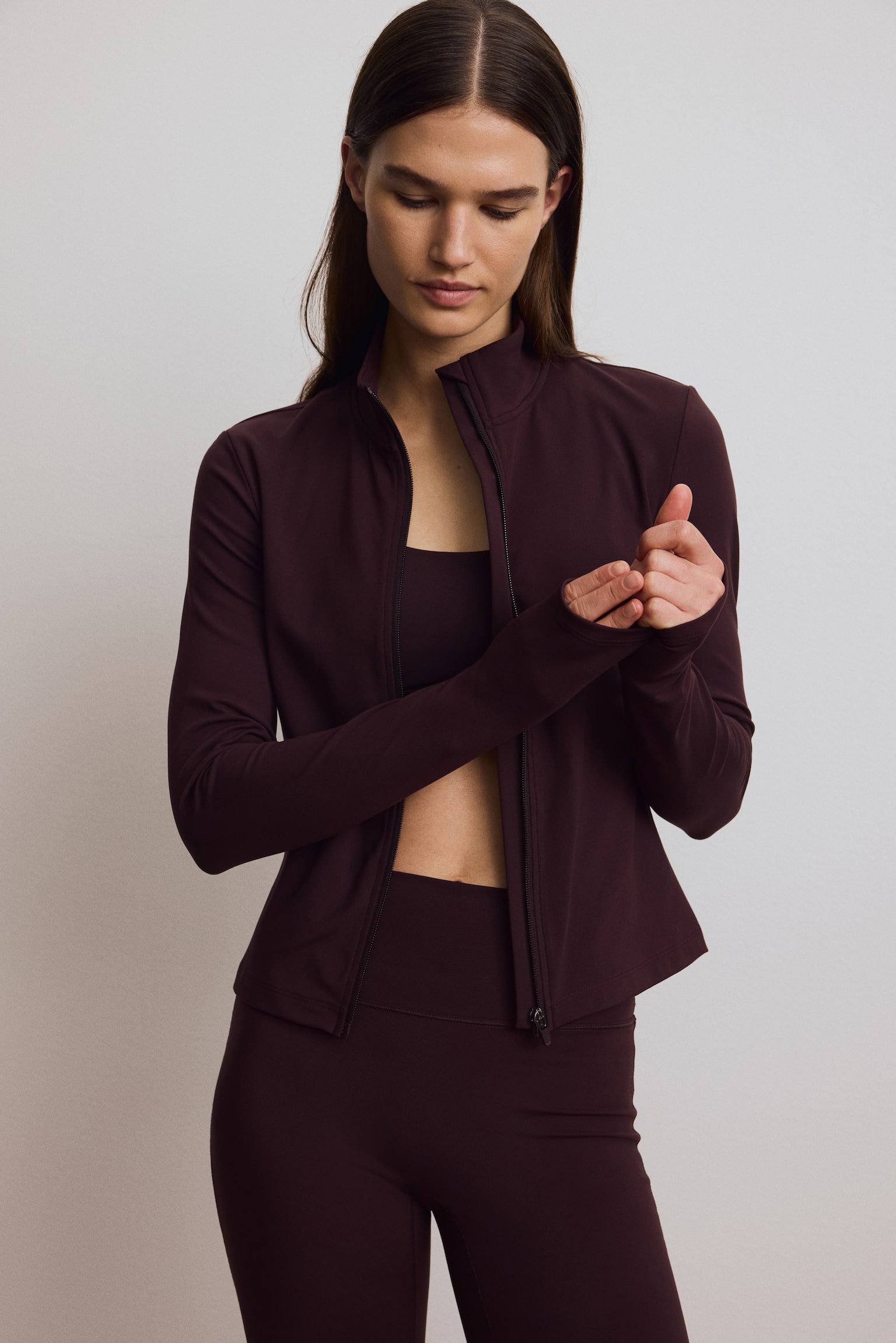 Veste de sport à fermeture éclair SoftMove™ - Prune chocolat/Noir/Crème/Lilas givré/Violet aubergine/Taupe clair/Beige foncé/Jaune pannacotta/Gris foncé/Gris foncé/Vert kaki/Brun/Vert foncé/Blanc/Bourgogne clair/Rose tendre/Rose clair - 7