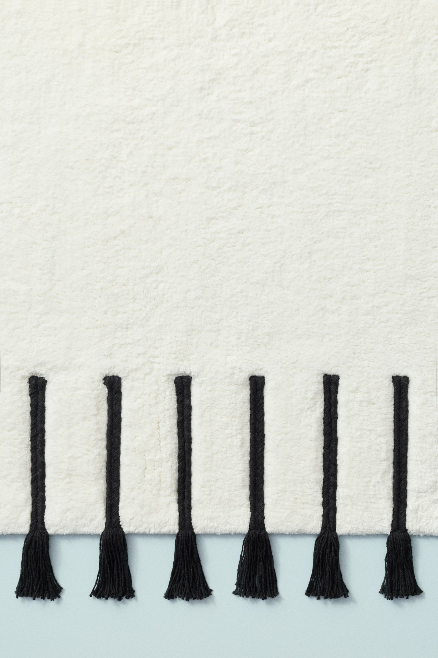 Tufted bath mat with tassels - White/Black - 1