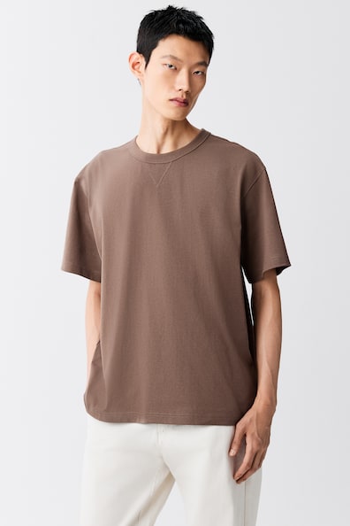 ルーズフィットTシャツ