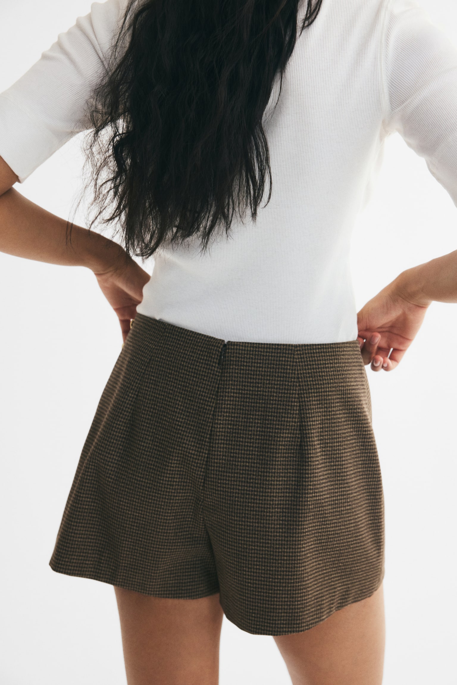 Женская юбка-шорты H&M Button-Detail Wrap Skort, цвет: Коричневый / В мелкую клетку — фото 5