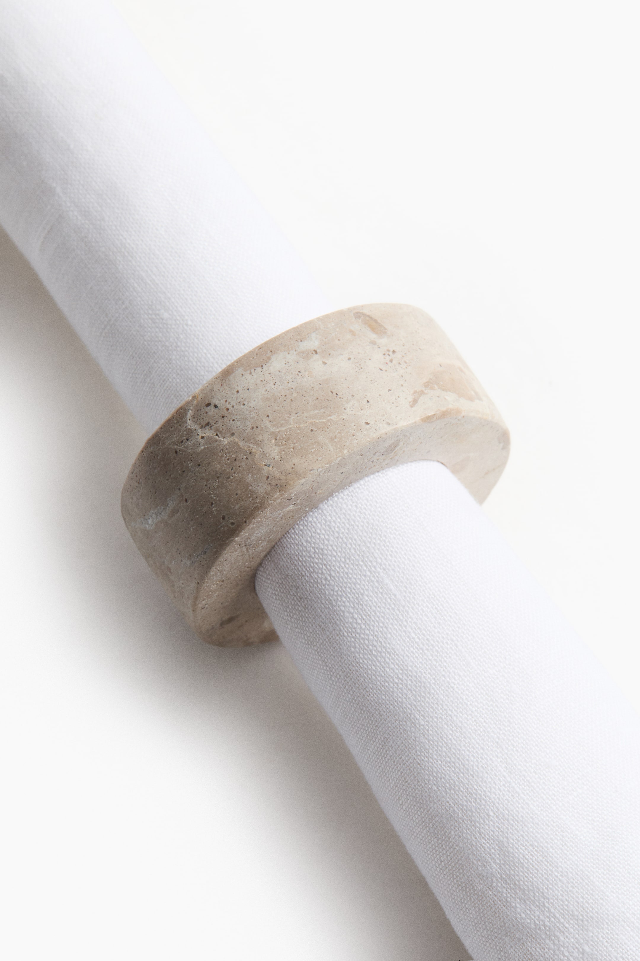 Ver imagen más grande: Pack de 4 servilleteros de mármol - Beige/Marmóreo - HOME | H&M ES 3