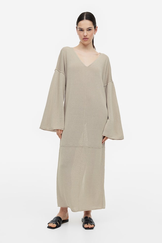 Oversized finstrikket kjole i silkeblanding - Beige - 4